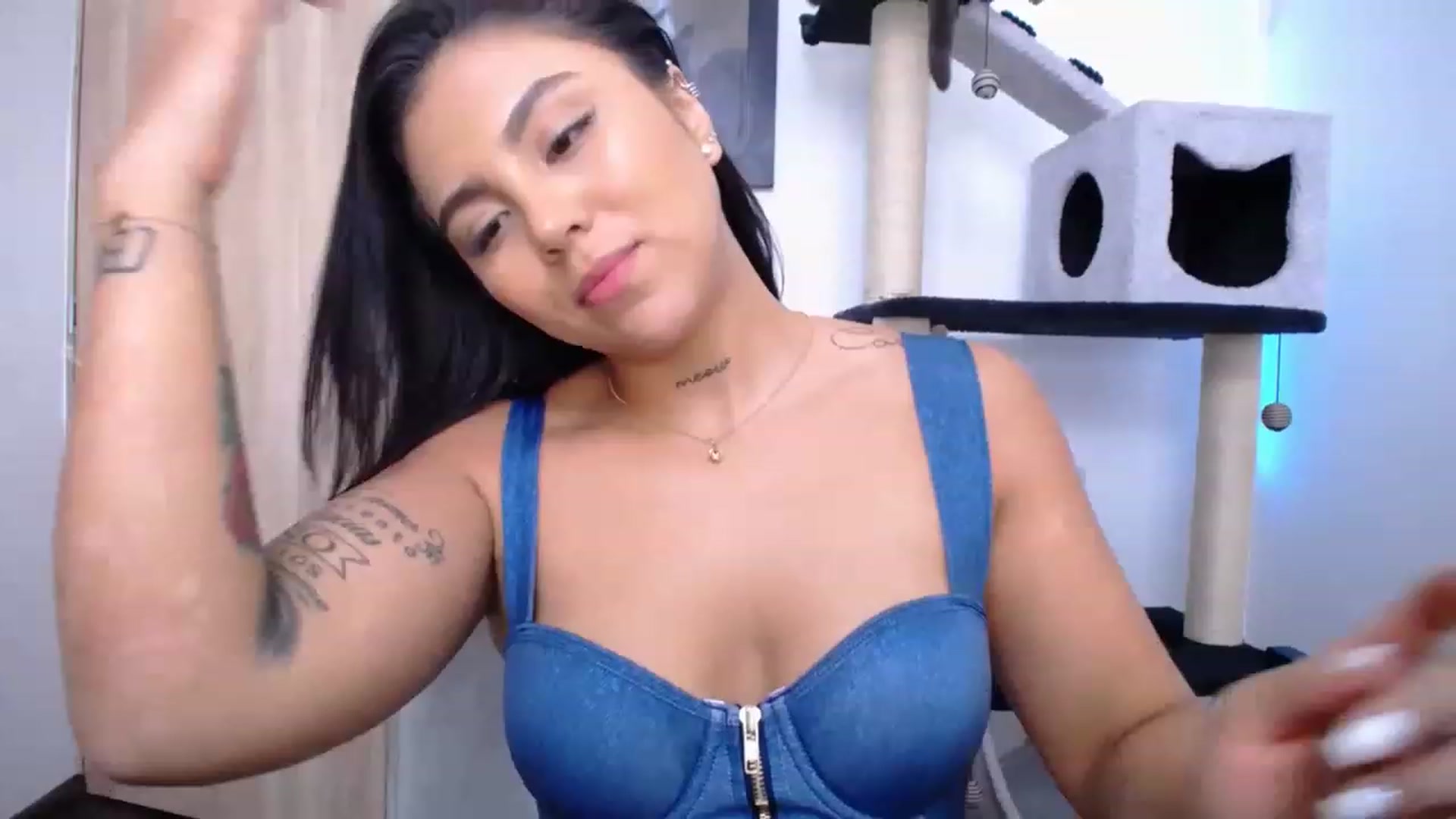 Gallery image thumbnail from AlexLions's myfreecams stream on, 05/09/2023, 17:31 image 16 of 20