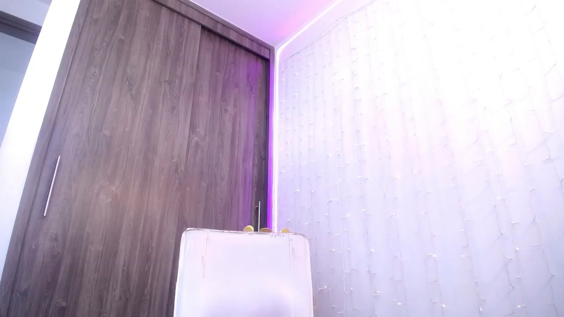 Gallery image thumbnail from AlexLions's myfreecams stream on, 03/17/2024, 18:59 image 1 of 20
