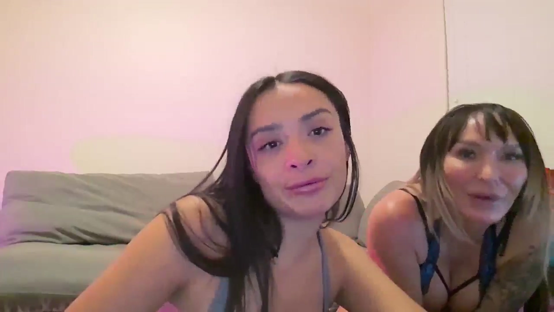 Gallery image thumbnail from AlexNicole03's myfreecams stream on, 05/29/2025, 10:07 image 5 of 20