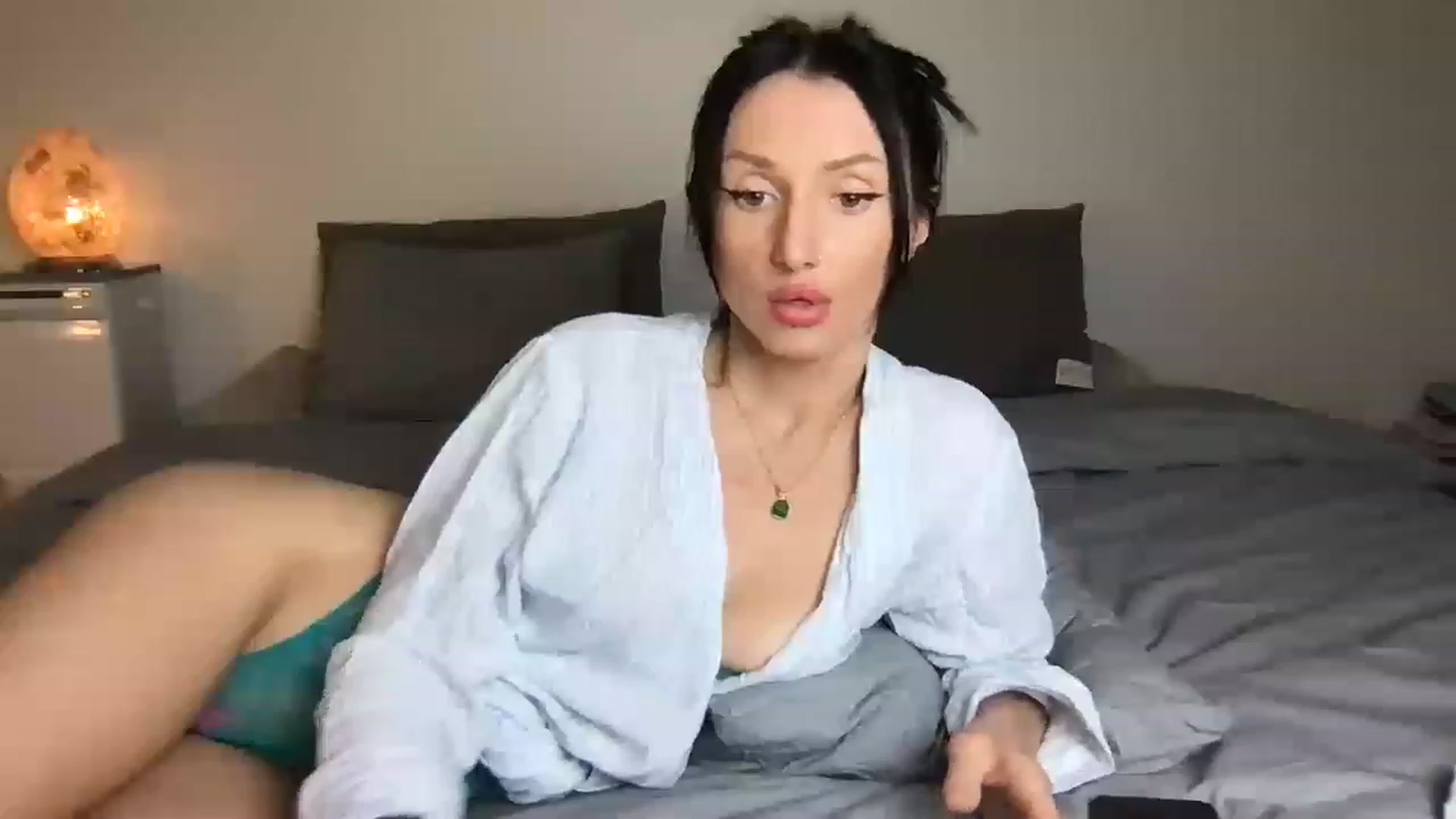 Gallery image thumbnail from AlexaAlexx's myfreecams stream on, 11/17/2022, 08:58 image 10 of 20