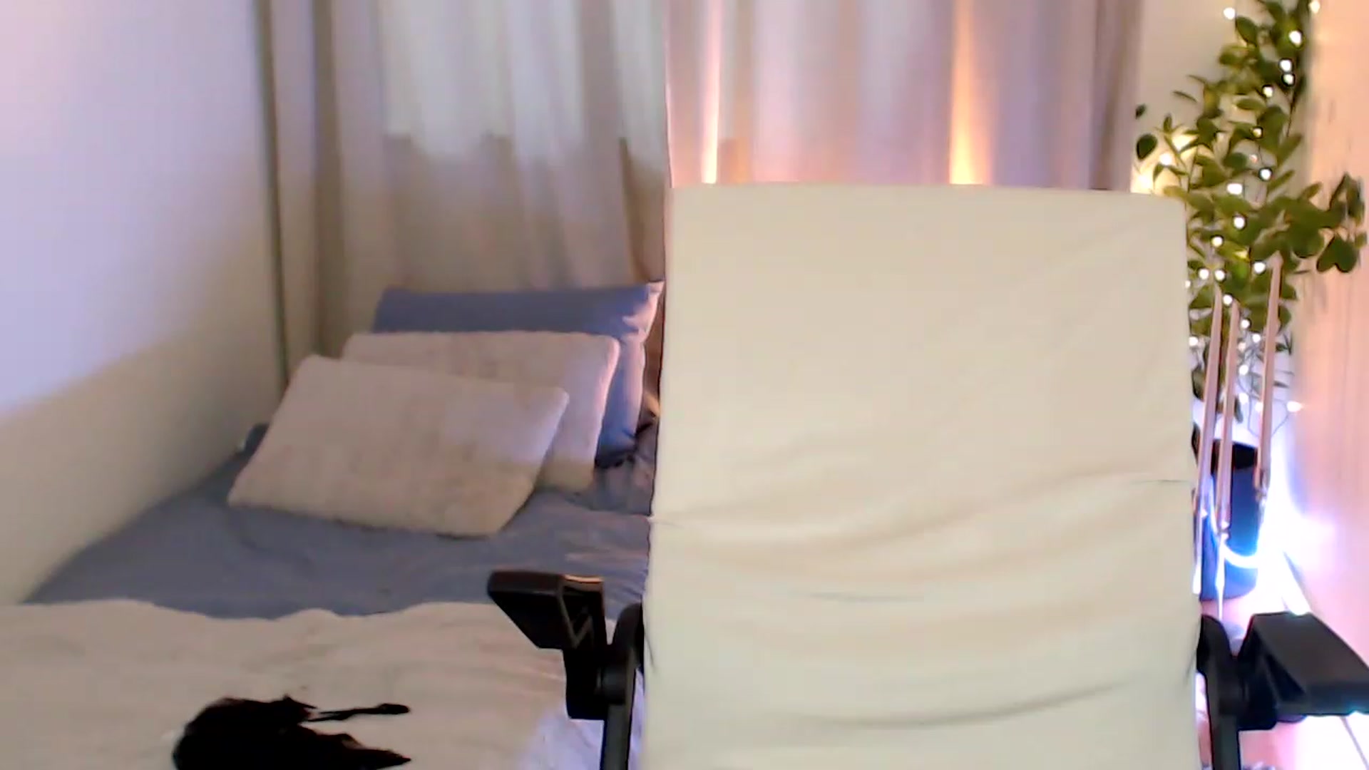Gallery image thumbnail from AlexaAlexx's myfreecams stream on, 01/01/2023, 13:52 image 2 of 20