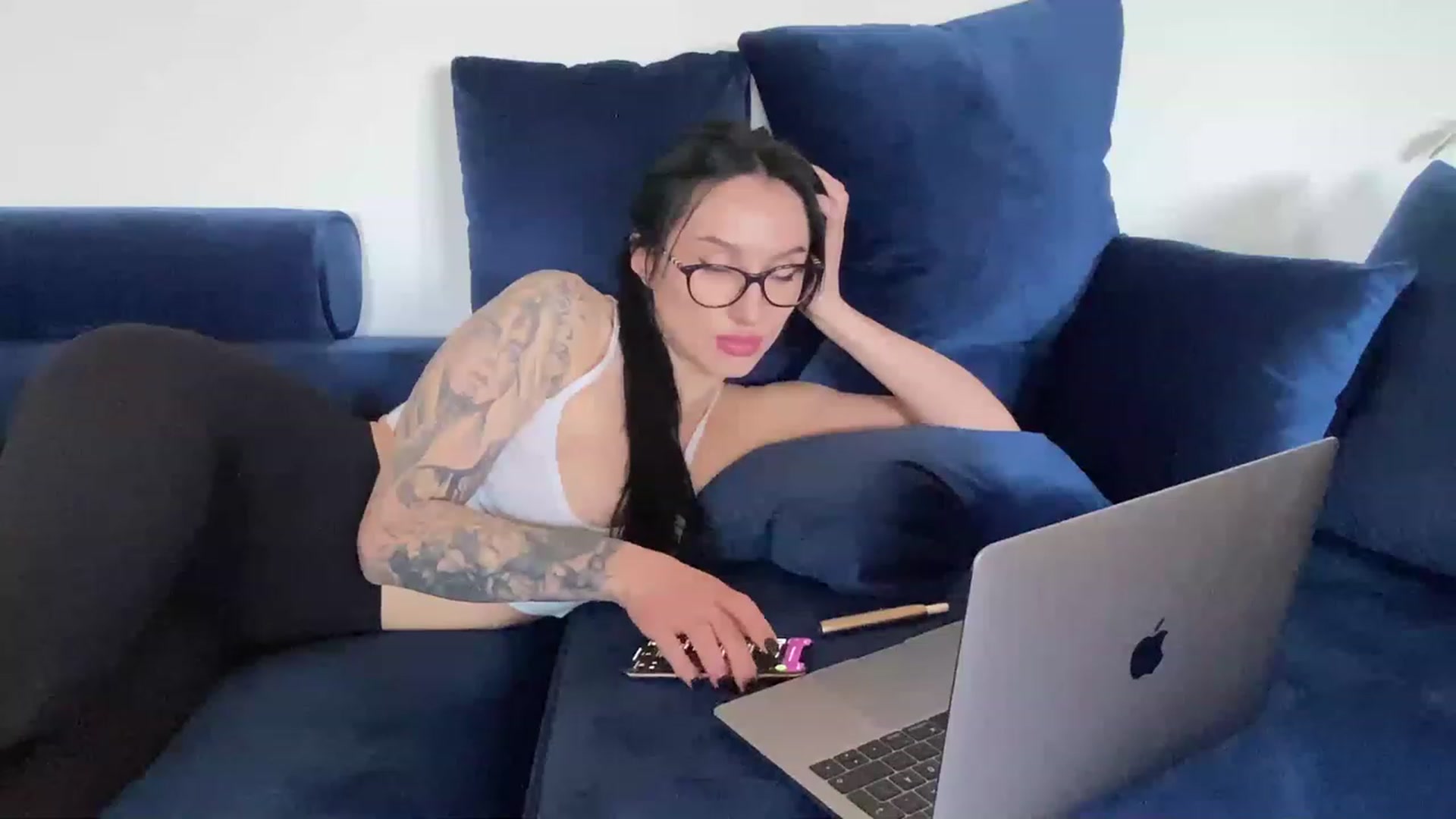 Gallery image thumbnail from AlexaAlexx's myfreecams stream on, 04/16/2023, 15:40 image 1 of 20