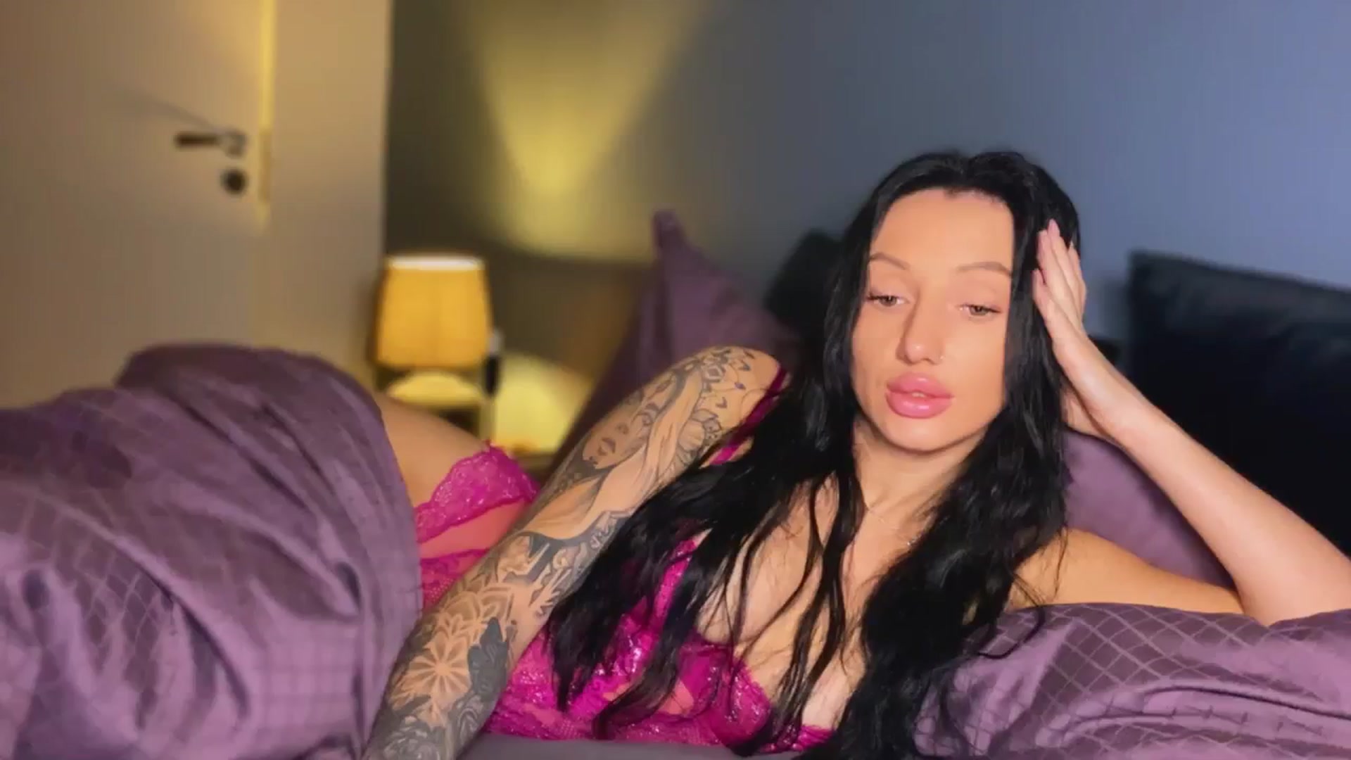 Gallery image thumbnail from AlexaAlexx's myfreecams stream on, 10/31/2023, 04:47 image 18 of 20