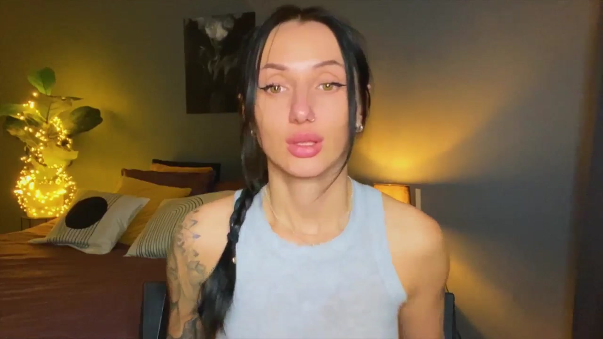 Gallery image thumbnail from AlexaAlexx's myfreecams stream on, 11/22/2023, 14:38 image 2 of 20
