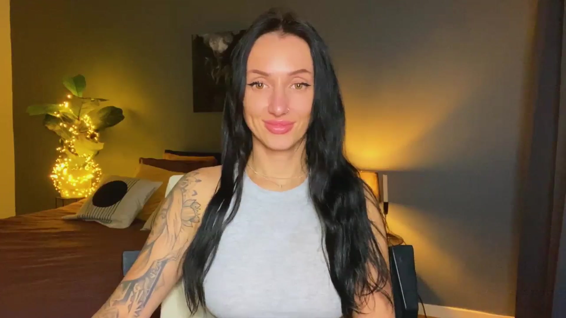 Gallery image thumbnail from AlexaAlexx's myfreecams stream on, 11/22/2023, 14:38 image 15 of 20