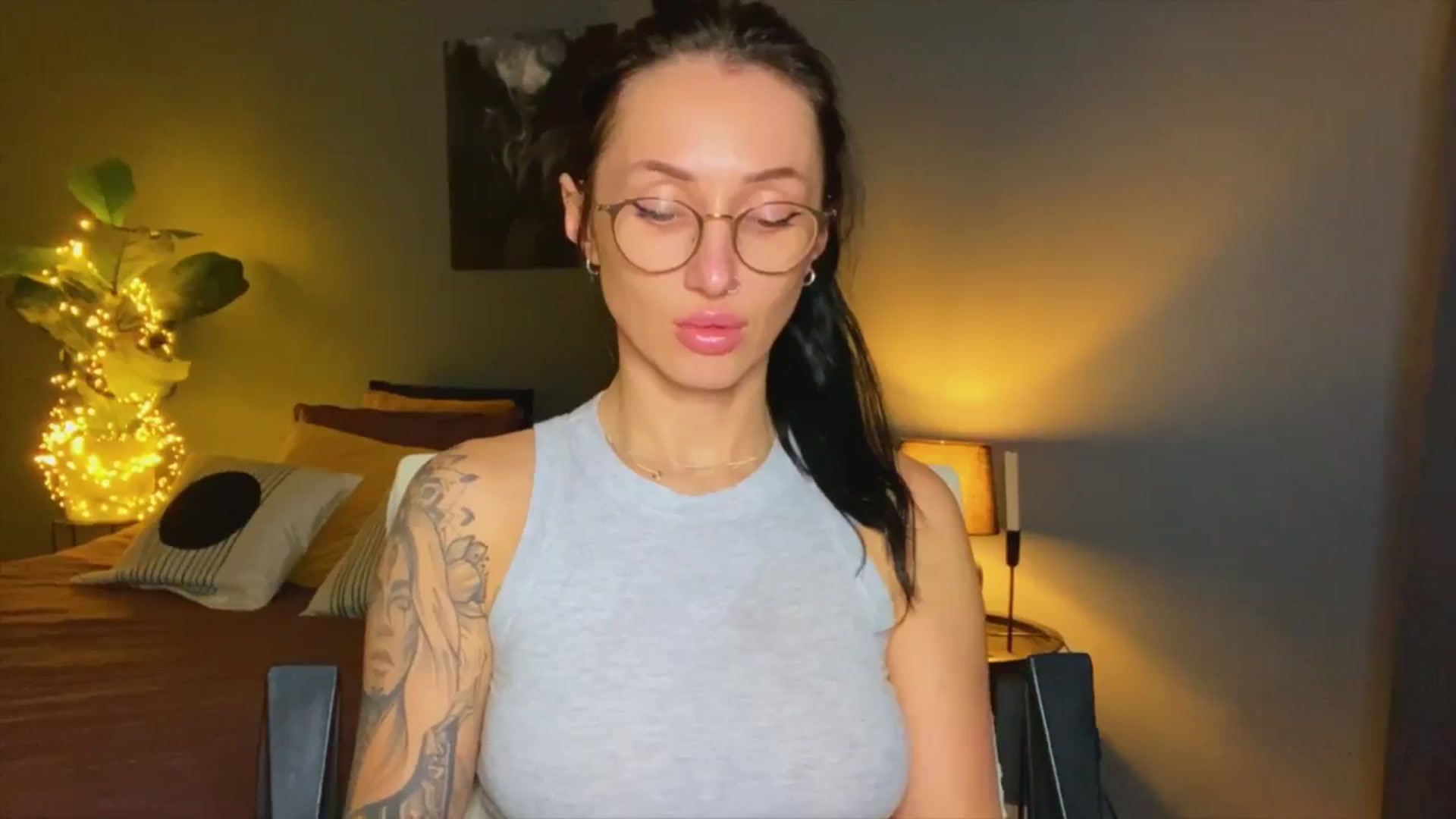 Gallery image thumbnail from AlexaAlexx's myfreecams stream on, 11/22/2023, 14:38 image 7 of 20
