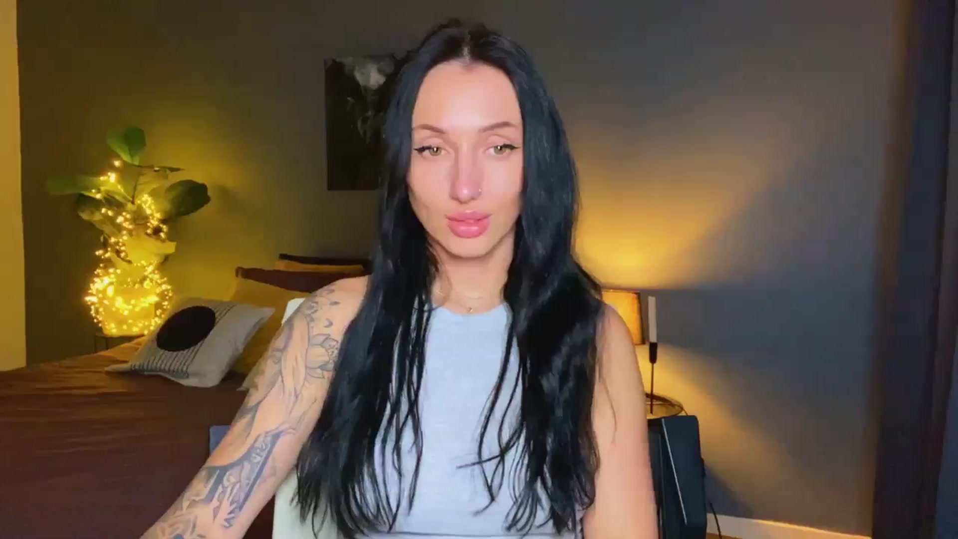 Gallery image thumbnail from AlexaAlexx's myfreecams stream on, 11/22/2023, 14:38 image 14 of 20
