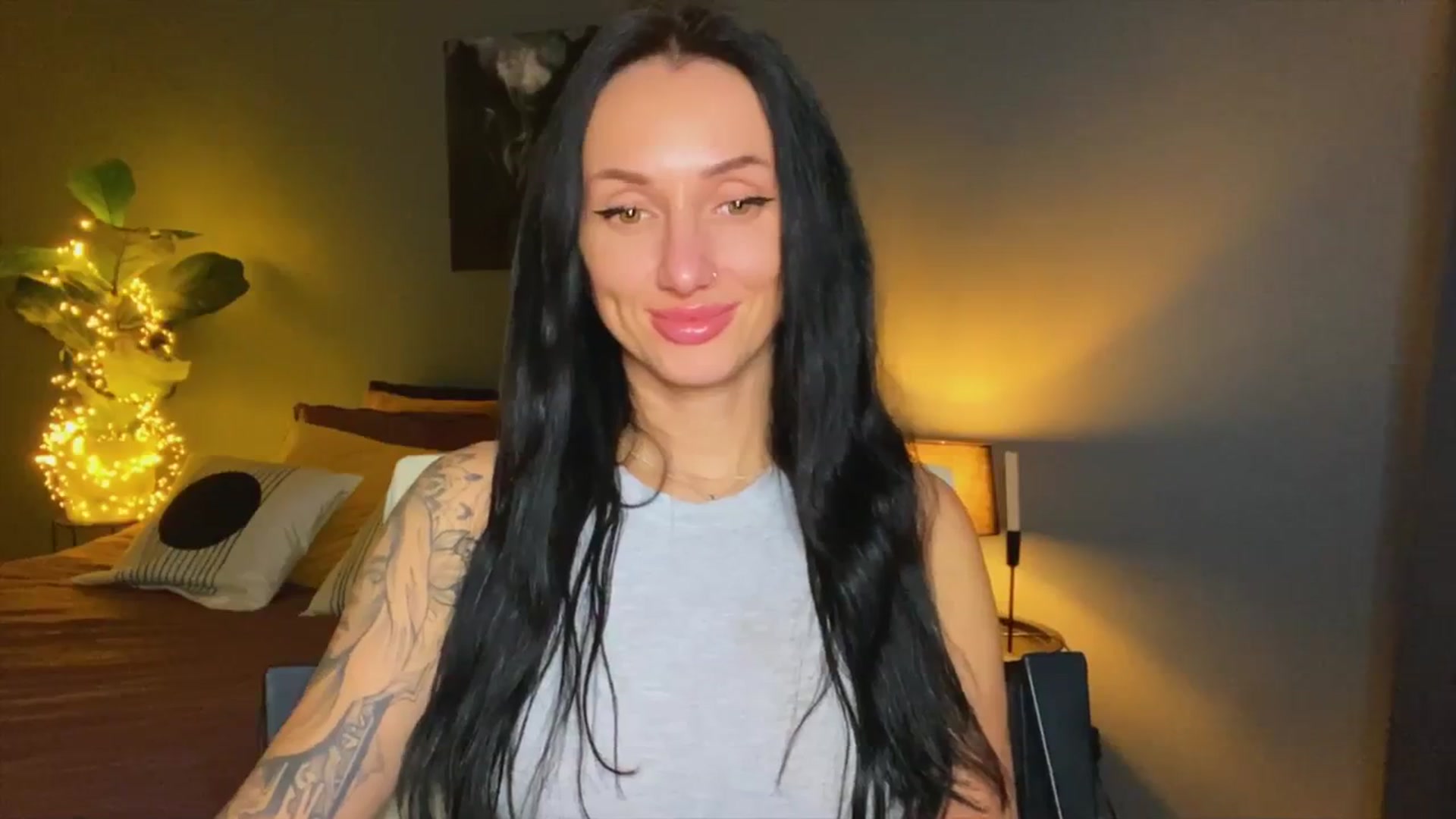 Gallery image thumbnail from AlexaAlexx's myfreecams stream on, 11/22/2023, 14:38 image 9 of 20