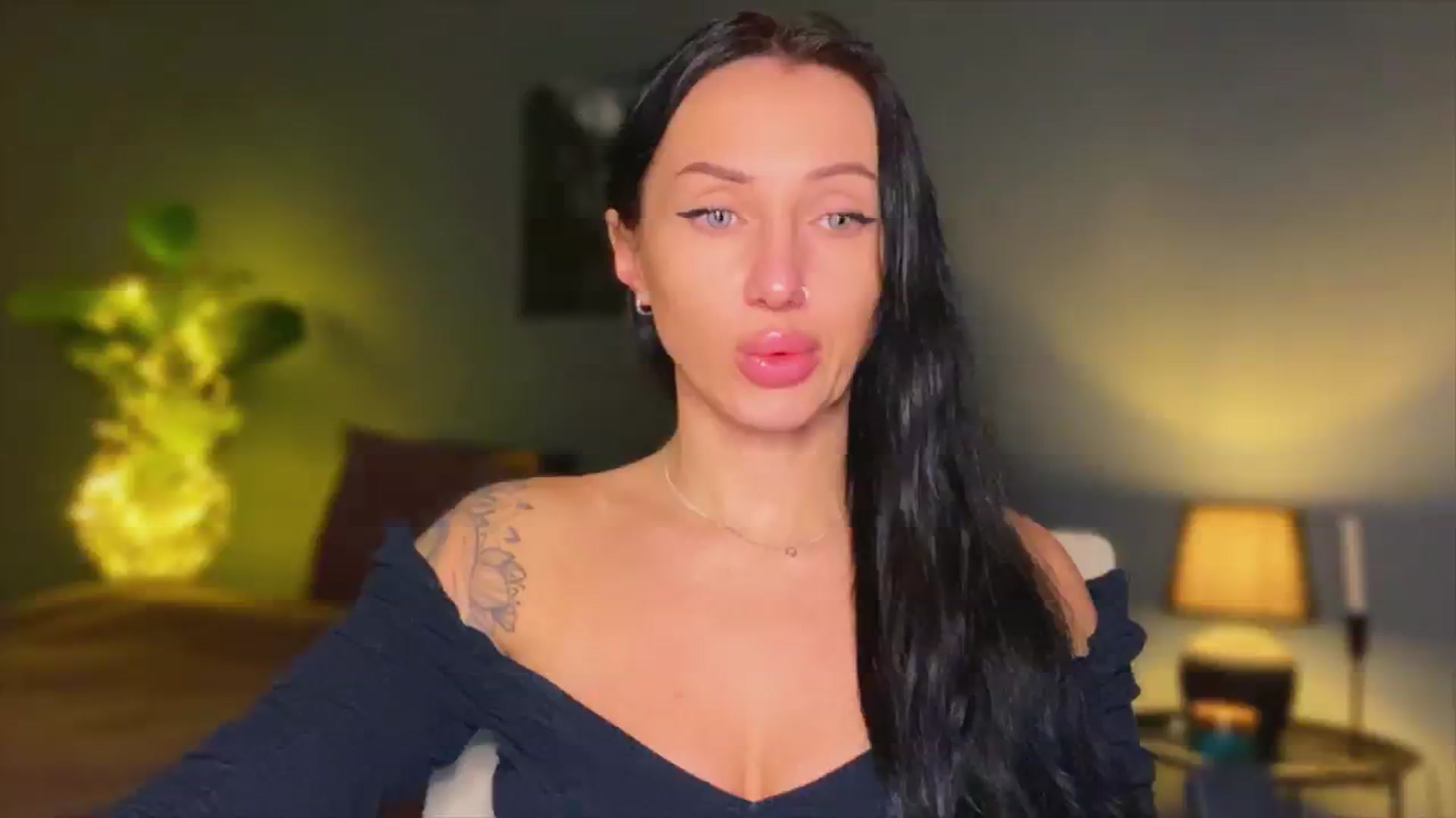 Gallery image thumbnail from AlexaAlexx's myfreecams stream on, 11/24/2023, 04:07 image 6 of 20