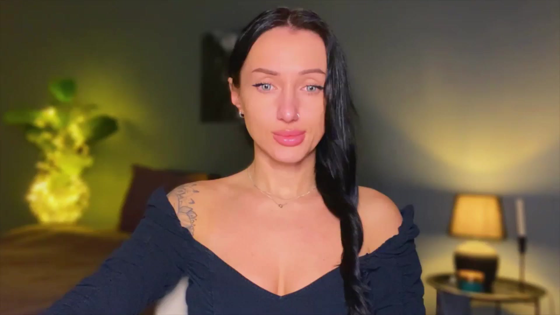 Gallery image thumbnail from AlexaAlexx's myfreecams stream on, 11/24/2023, 04:07 image 16 of 20