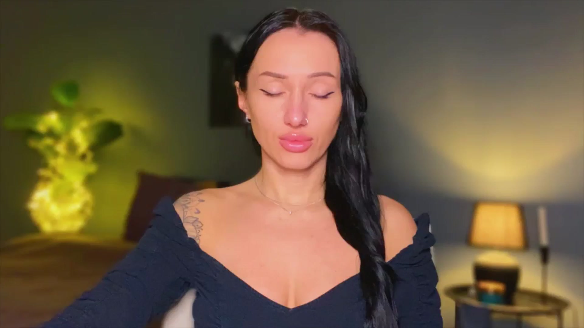 Gallery image thumbnail from AlexaAlexx's myfreecams stream on, 11/24/2023, 04:07 image 18 of 20