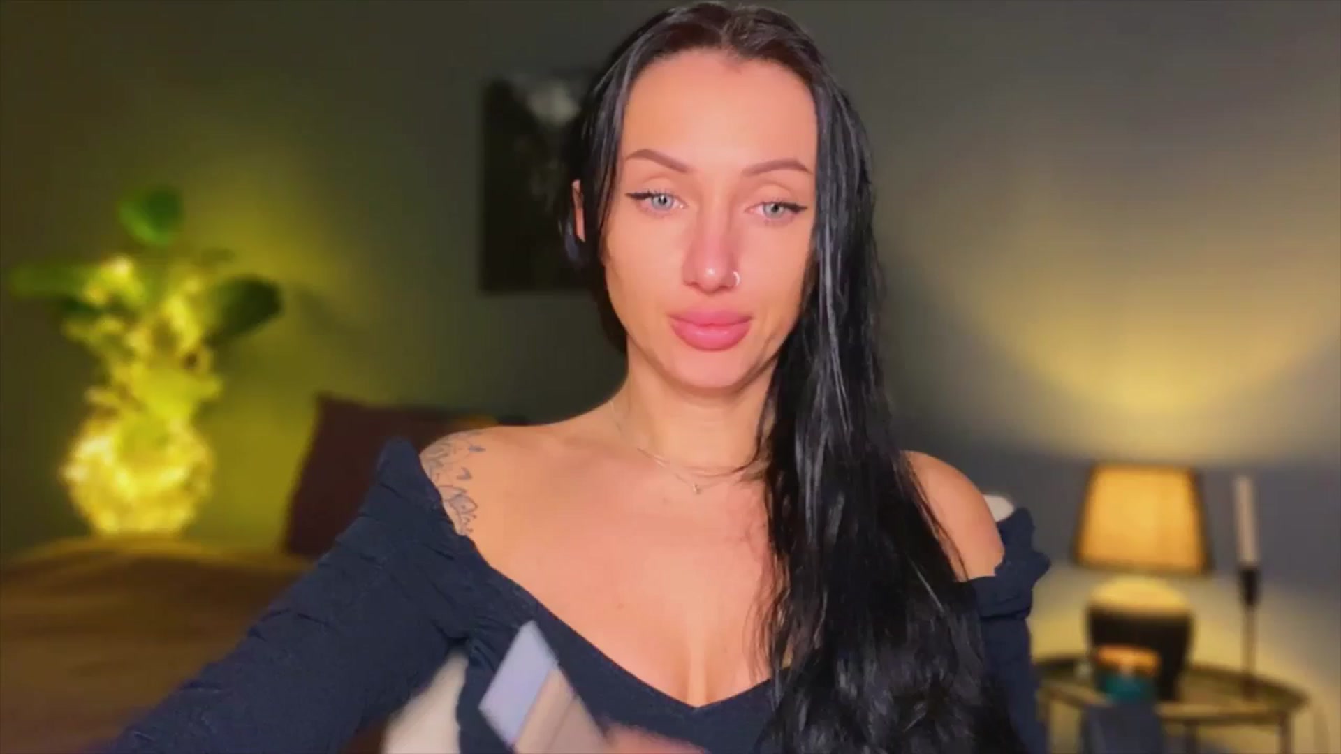 Gallery image thumbnail from AlexaAlexx's myfreecams stream on, 11/24/2023, 04:07 image 1 of 20
