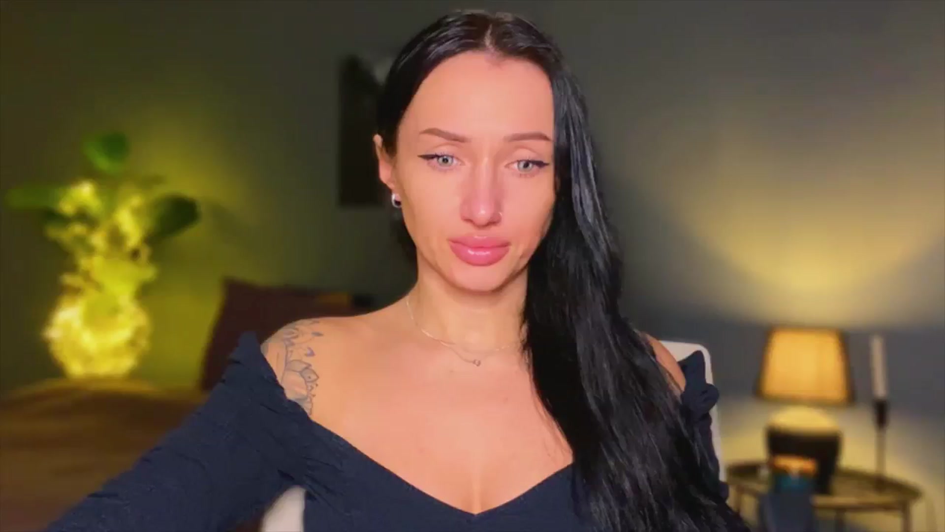 Gallery image thumbnail from AlexaAlexx's myfreecams stream on, 11/24/2023, 04:07 image 13 of 20