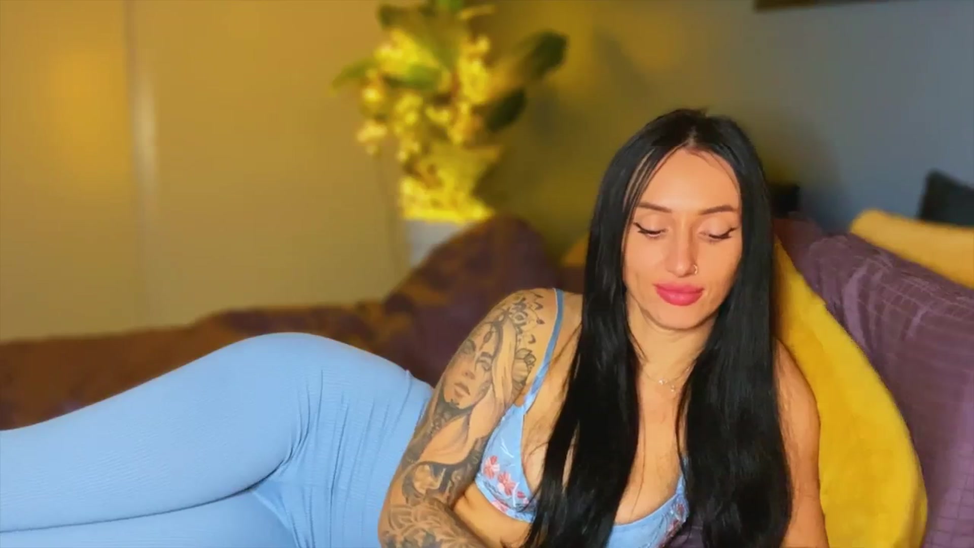 Gallery image thumbnail from AlexaAlexx's myfreecams stream on, 11/28/2023, 15:36 image 16 of 20