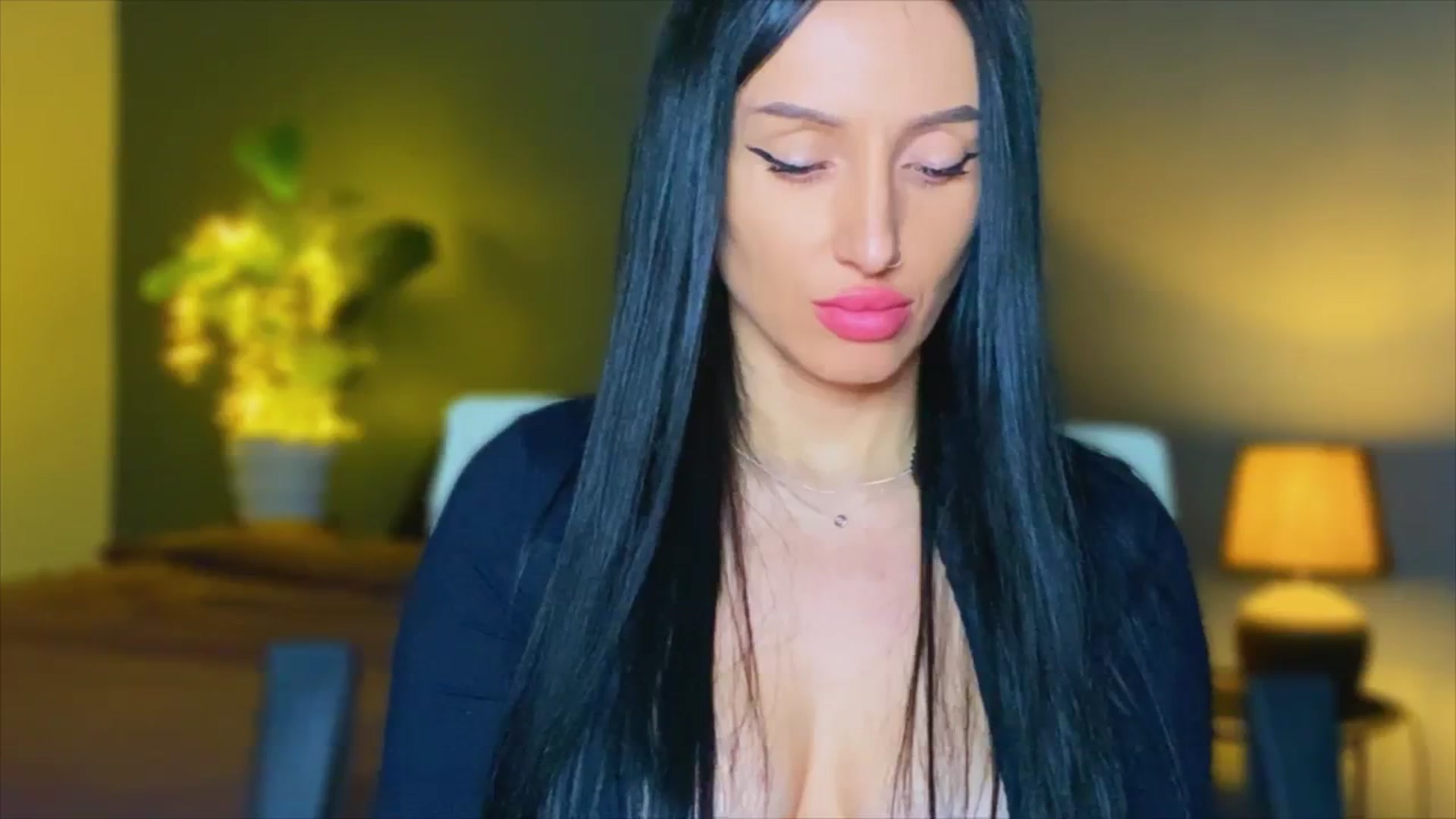 Gallery image thumbnail from AlexaAlexx's myfreecams stream on, 11/29/2023, 15:38 image 7 of 20