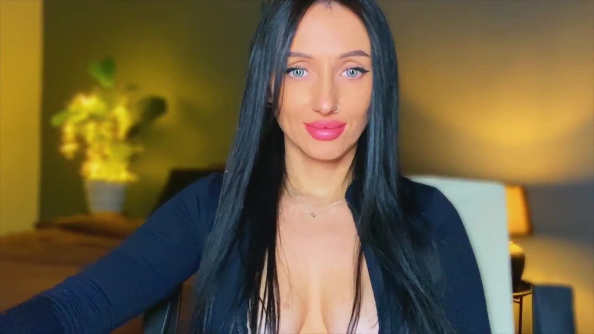 Gallery image thumbnail from AlexaAlexx's myfreecams stream on, 11/29/2023, 15:38 image 4 of 20