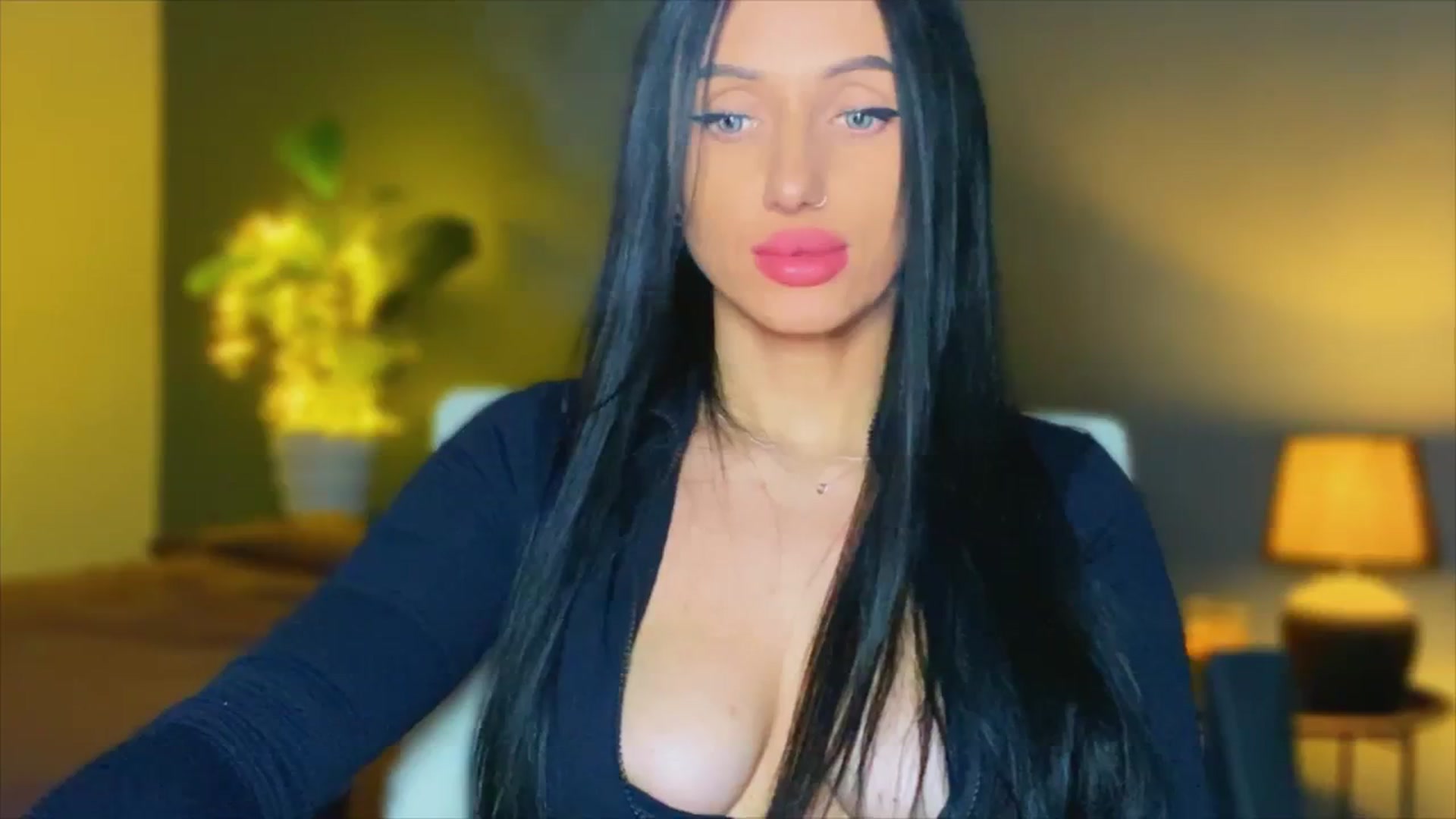 Gallery image thumbnail from AlexaAlexx's myfreecams stream on, 11/29/2023, 15:38 image 14 of 20