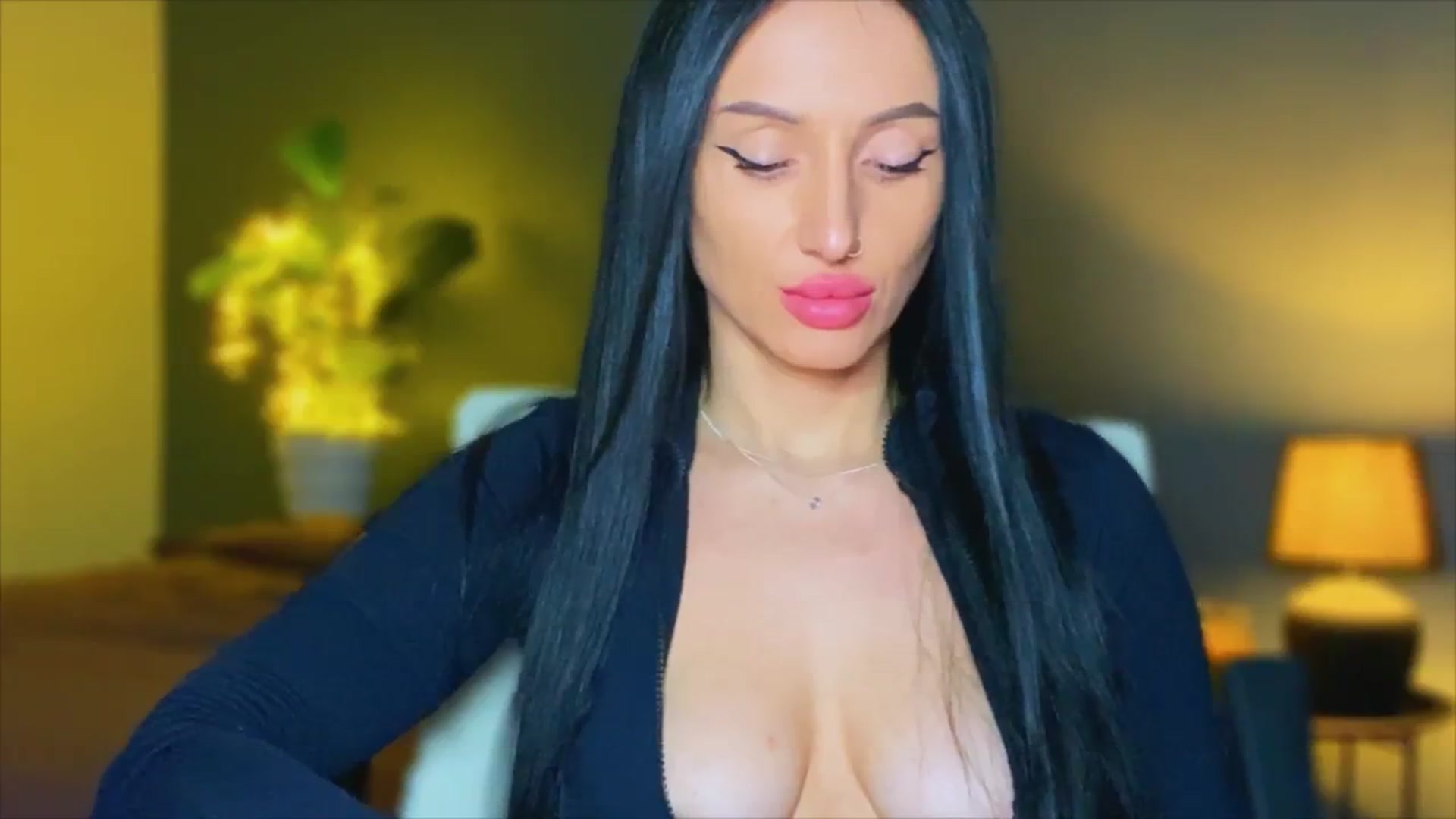 Gallery image thumbnail from AlexaAlexx's myfreecams stream on, 11/29/2023, 15:38 image 17 of 20