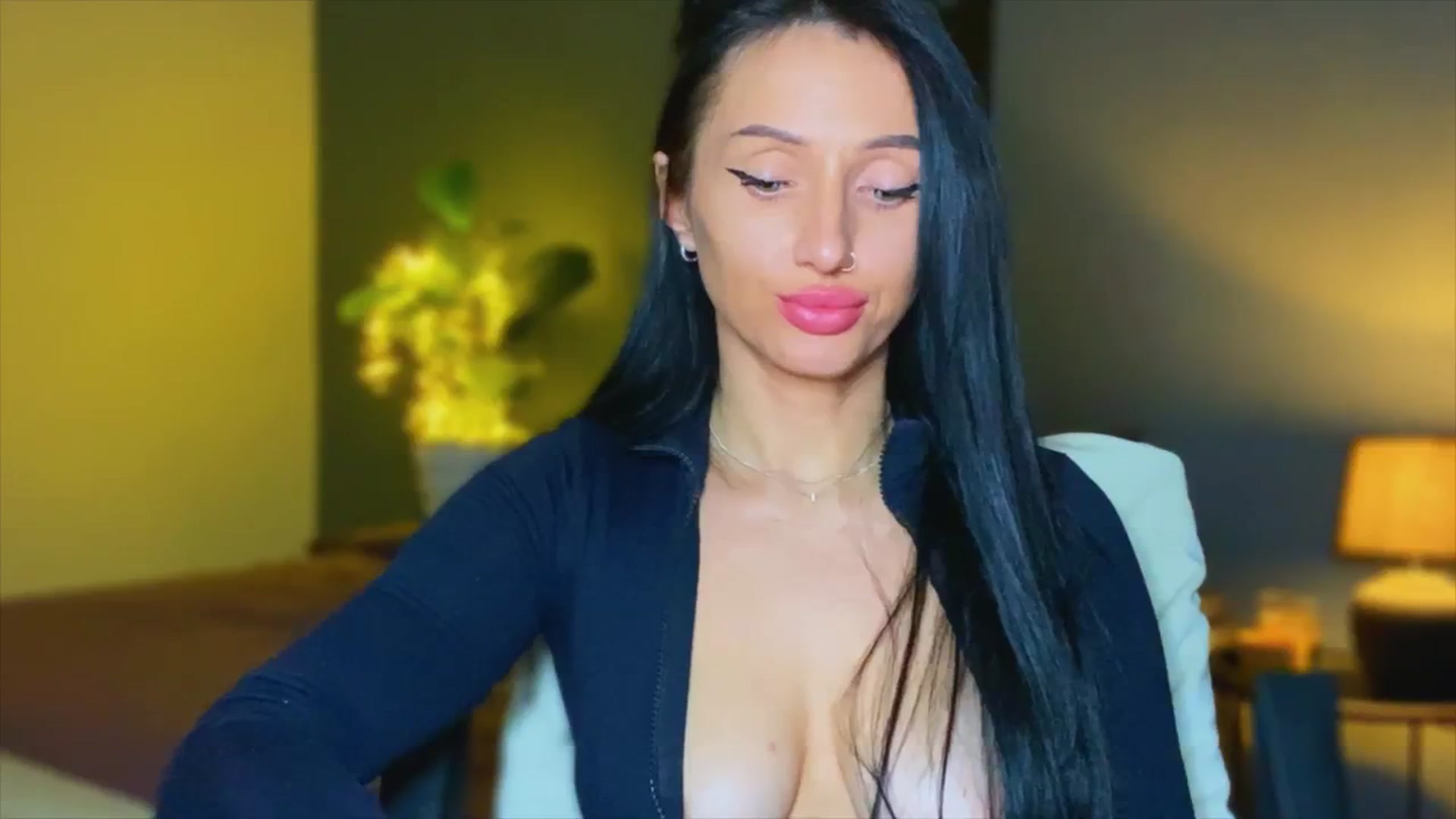 Gallery image thumbnail from AlexaAlexx's myfreecams stream on, 11/29/2023, 17:51 image 16 of 20