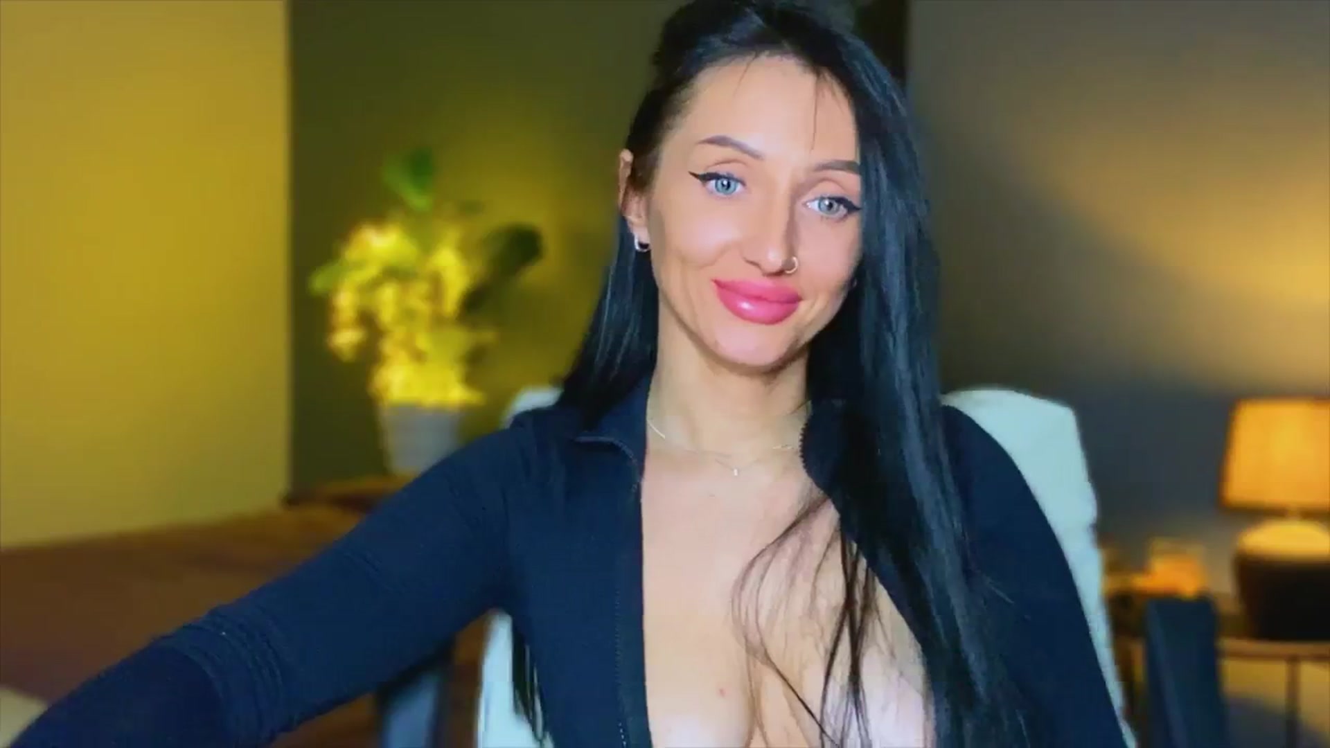 Gallery image thumbnail from AlexaAlexx's myfreecams stream on, 11/29/2023, 17:51 image 12 of 20