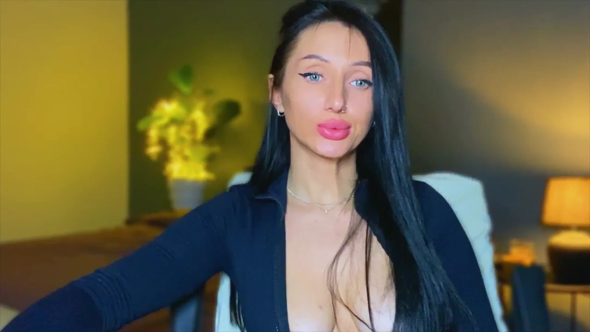 Gallery image thumbnail from AlexaAlexx's myfreecams stream on, 11/29/2023, 17:51 image 13 of 20
