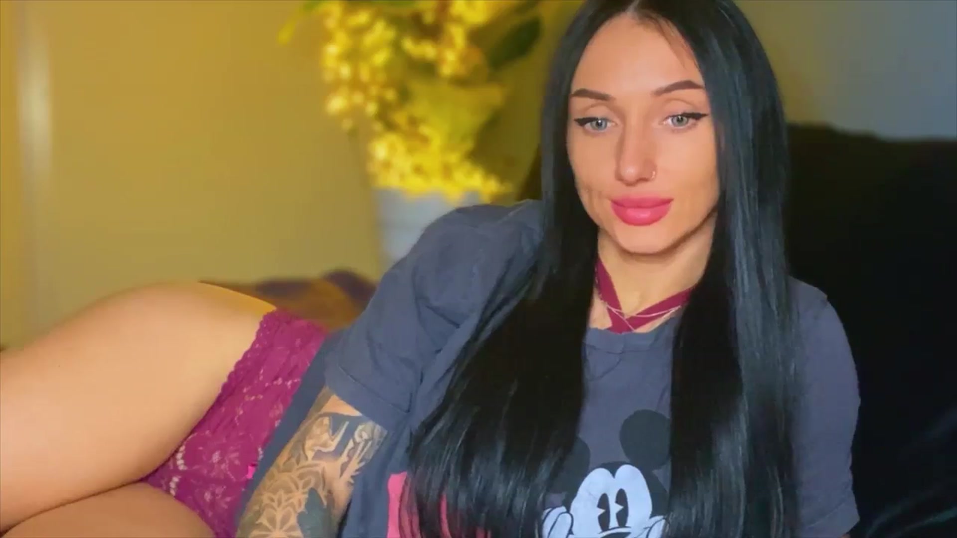 Gallery image thumbnail from AlexaAlexx's myfreecams stream on, 11/30/2023, 18:19 image 19 of 20