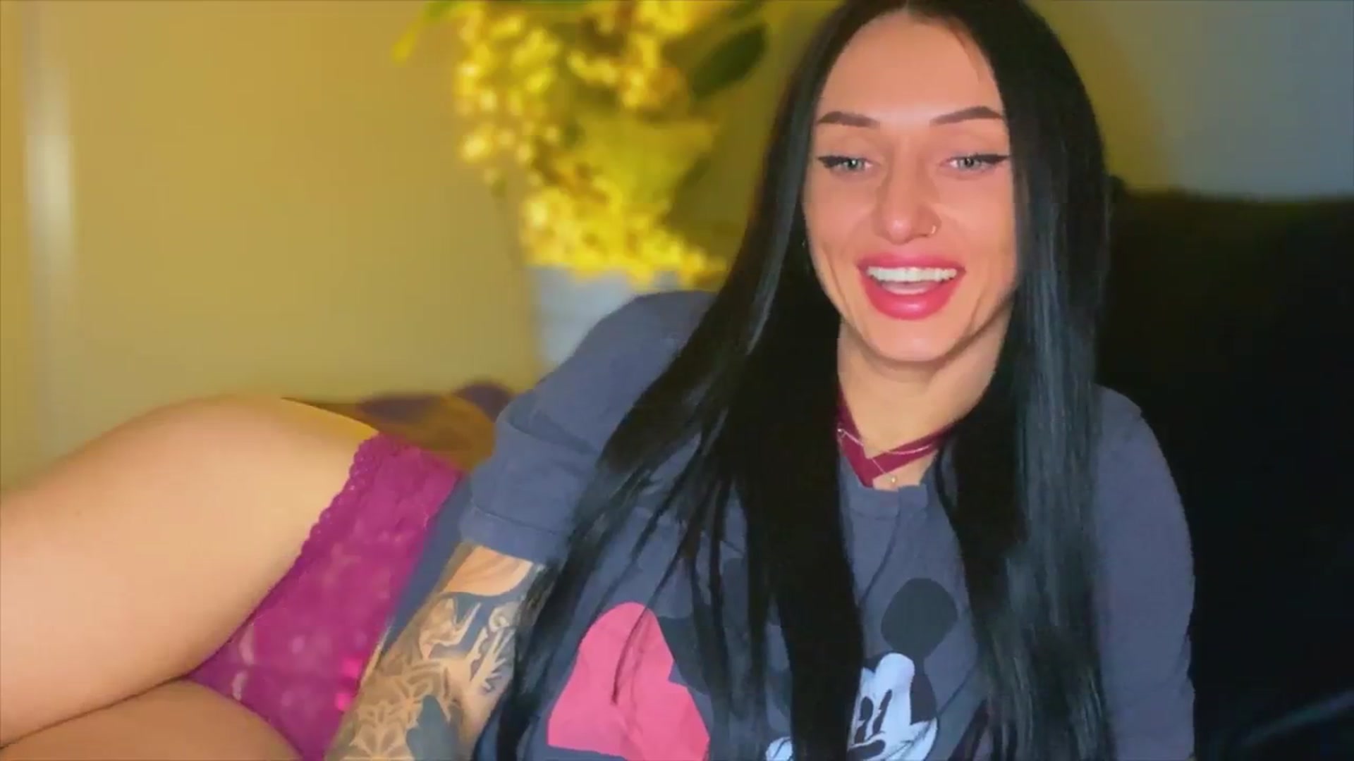 Gallery image thumbnail from AlexaAlexx's myfreecams stream on, 11/30/2023, 18:19 image 18 of 20