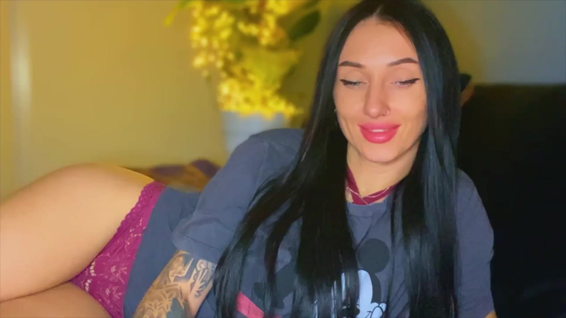 Gallery image thumbnail from AlexaAlexx's myfreecams stream on, 11/30/2023, 18:19 image 16 of 20