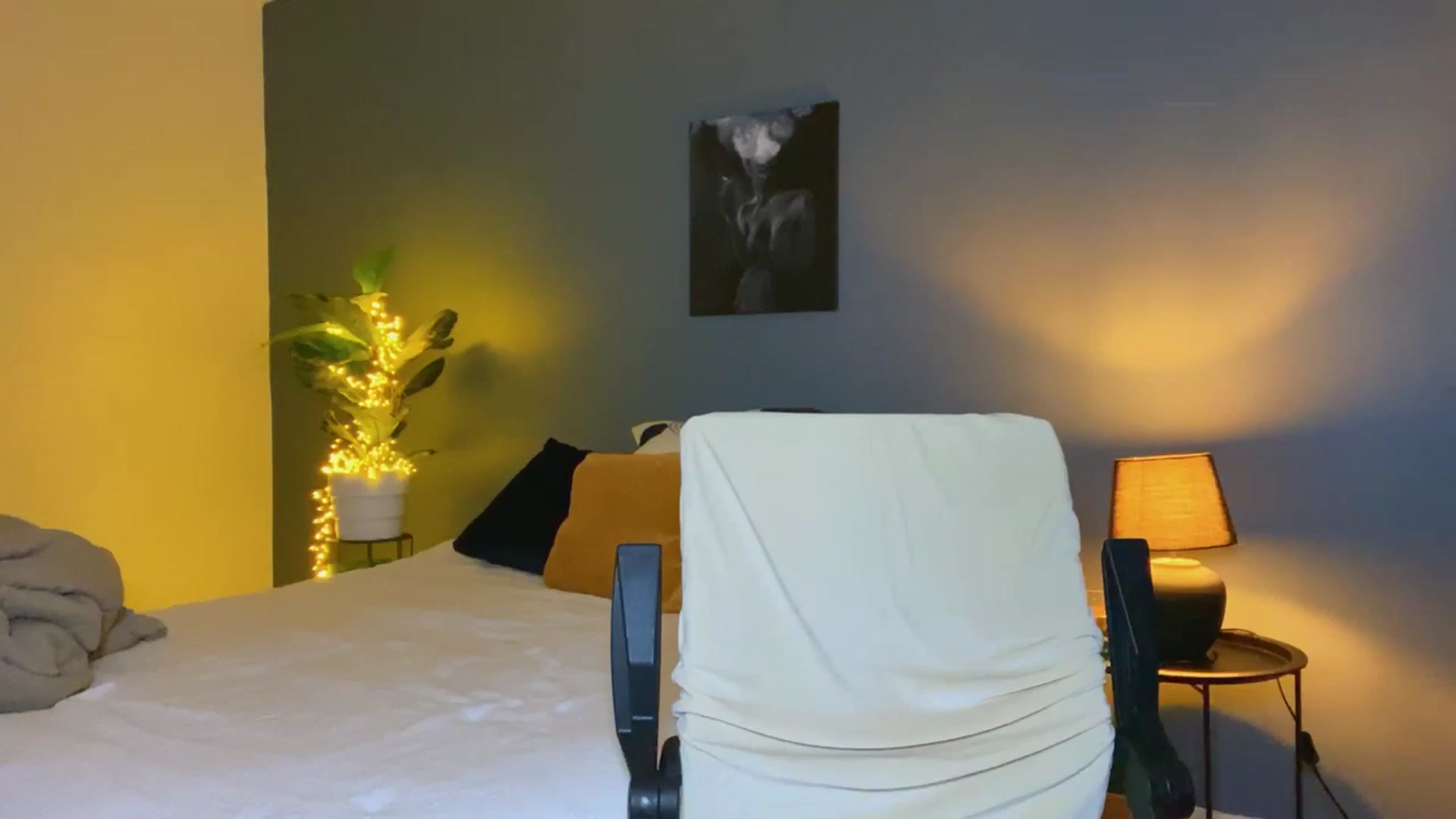 Gallery image thumbnail from AlexaAlexx's myfreecams stream on, 12/03/2023, 20:07 image 4 of 20