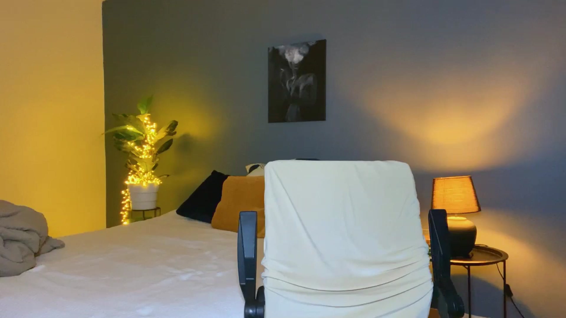 Gallery image thumbnail from AlexaAlexx's myfreecams stream on, 12/03/2023, 20:07 image 3 of 20