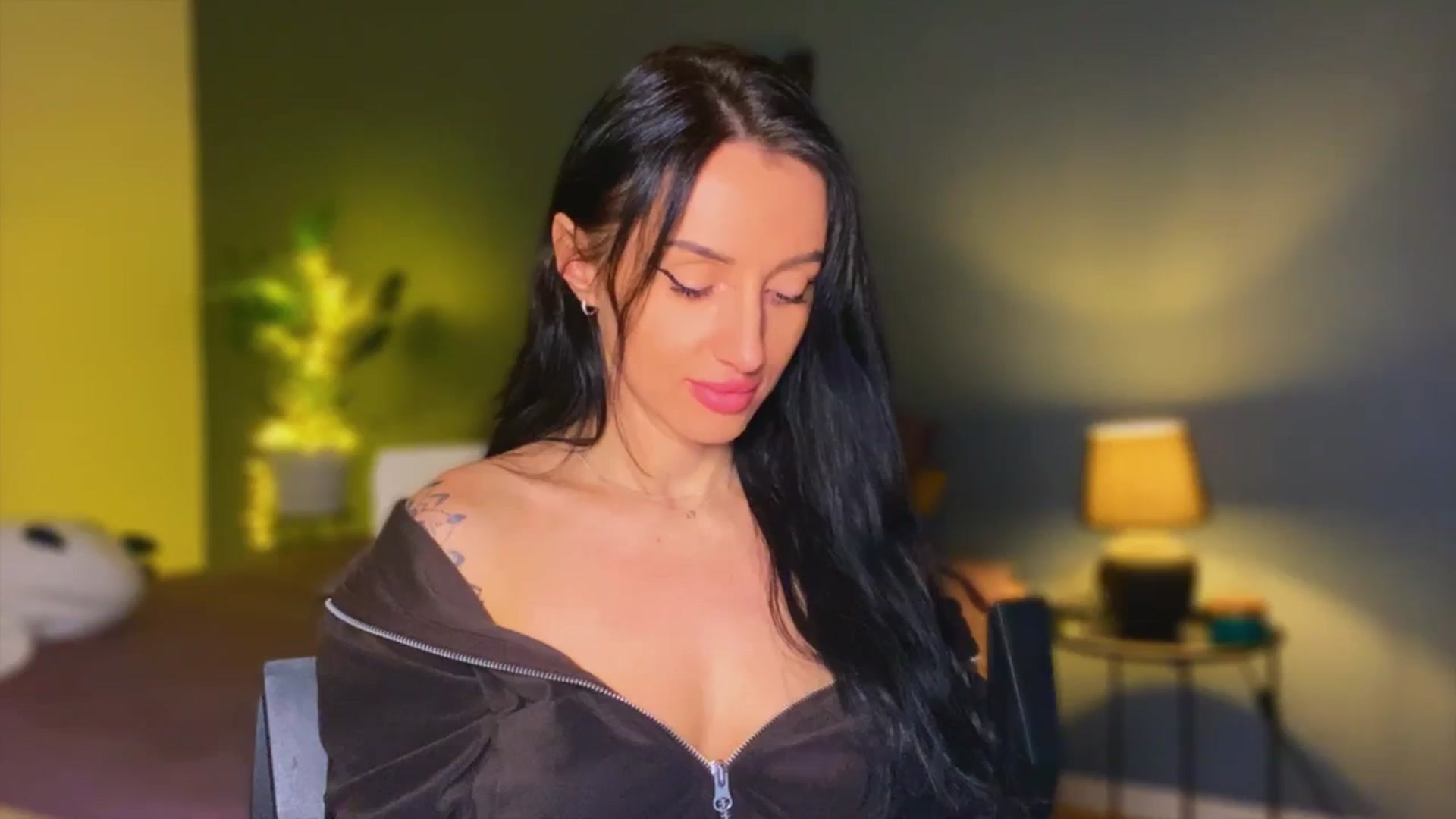 Gallery image thumbnail from AlexaAlexx's myfreecams stream on, 12/05/2023, 06:36 image 11 of 20