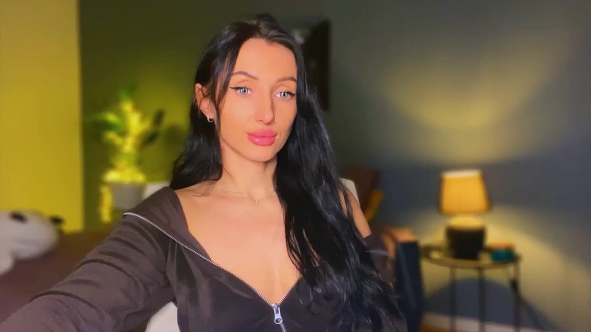 Gallery image thumbnail from AlexaAlexx's myfreecams stream on, 12/05/2023, 06:36 image 19 of 20