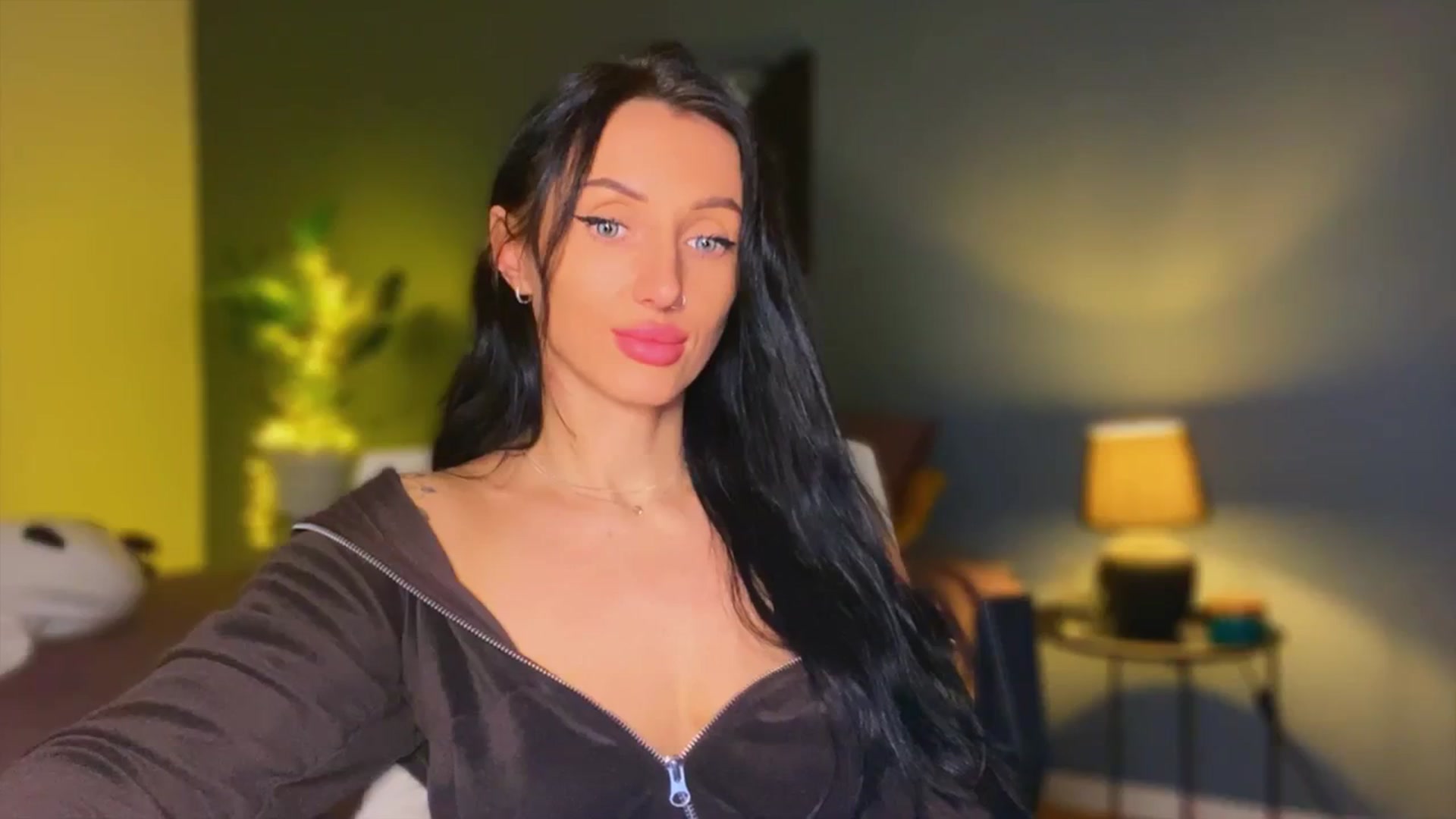 Gallery image thumbnail from AlexaAlexx's myfreecams stream on, 12/05/2023, 06:36 image 9 of 20