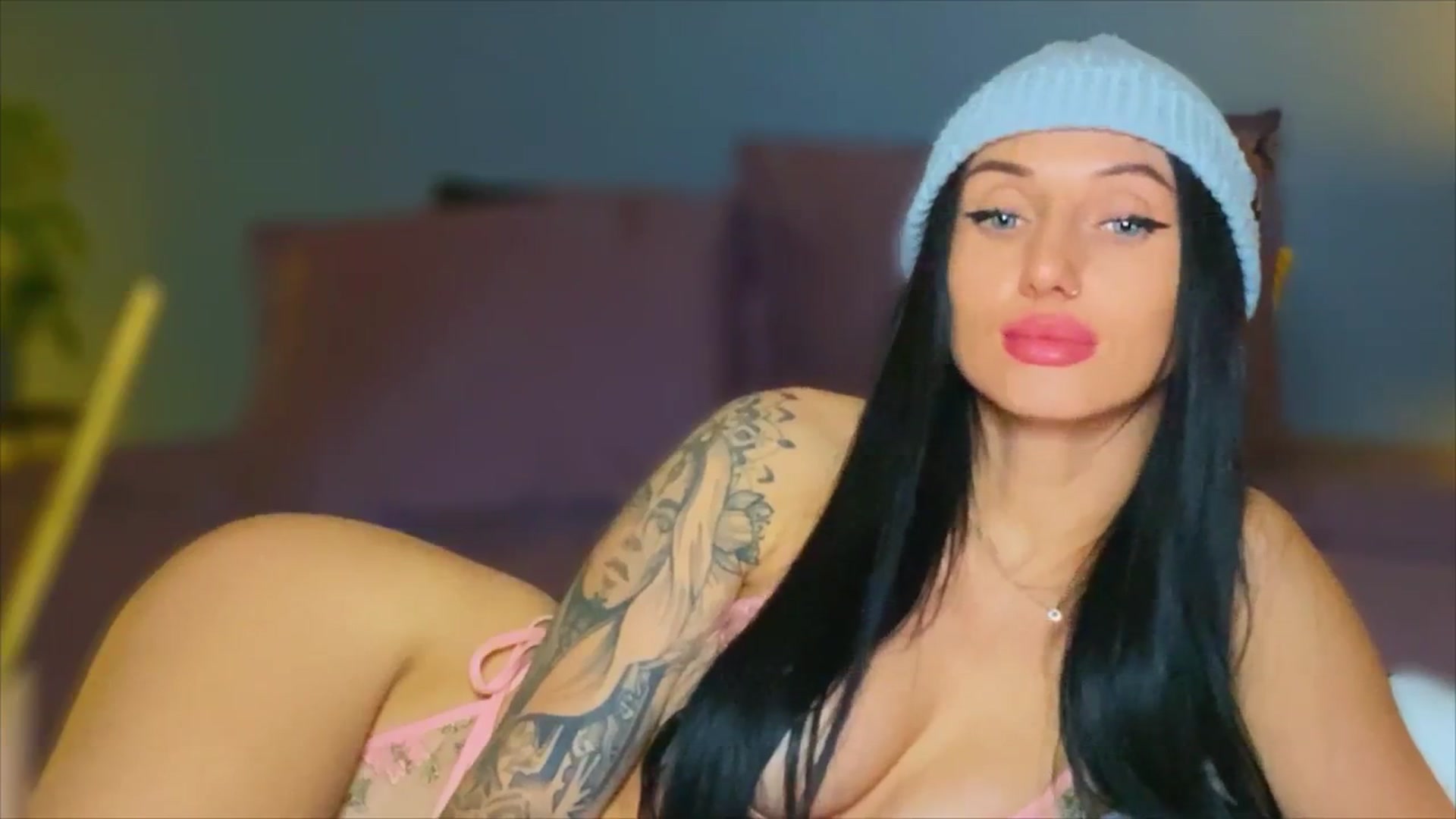 Gallery image thumbnail from AlexaAlexx's myfreecams stream on, 12/06/2023, 15:16 image 8 of 20