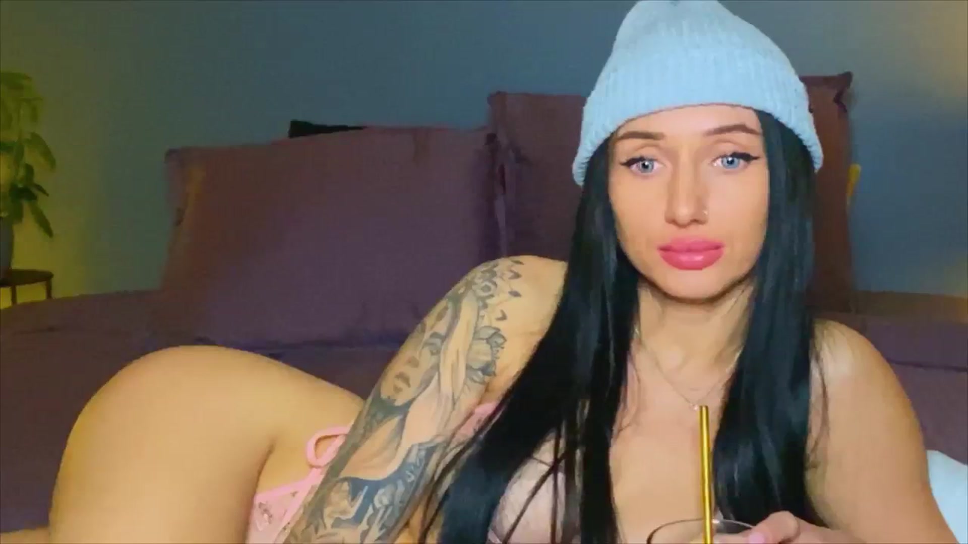 Gallery image thumbnail from AlexaAlexx's myfreecams stream on, 12/06/2023, 15:16 image 4 of 20