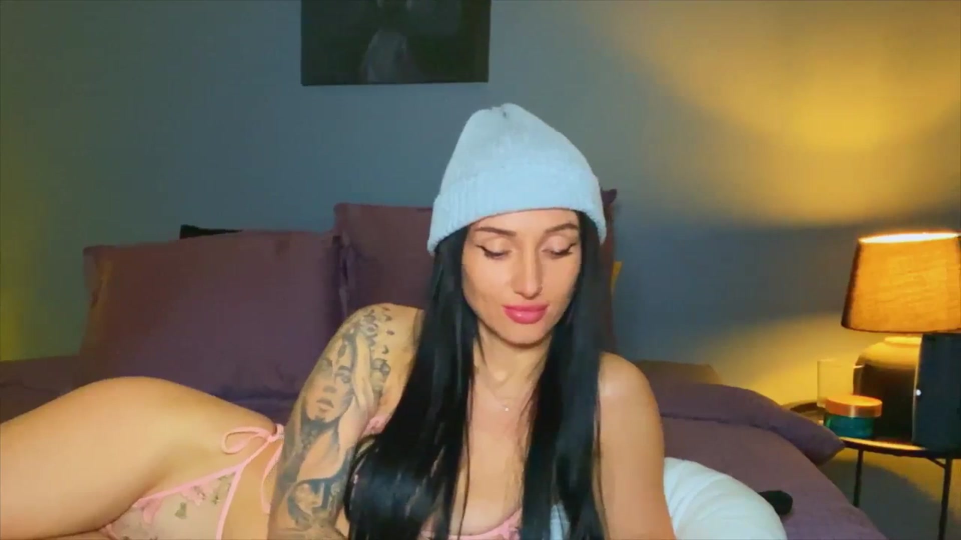 Gallery image thumbnail from AlexaAlexx's myfreecams stream on, 12/06/2023, 15:16 image 17 of 20