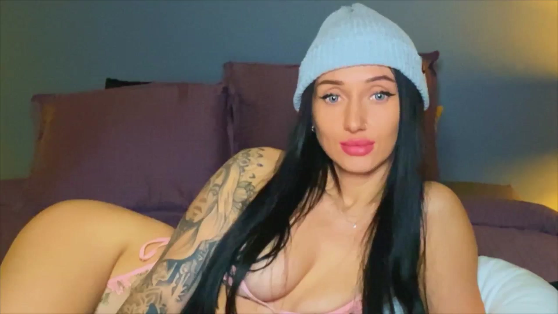 Gallery image thumbnail from AlexaAlexx's myfreecams stream on, 12/06/2023, 15:16 image 18 of 20