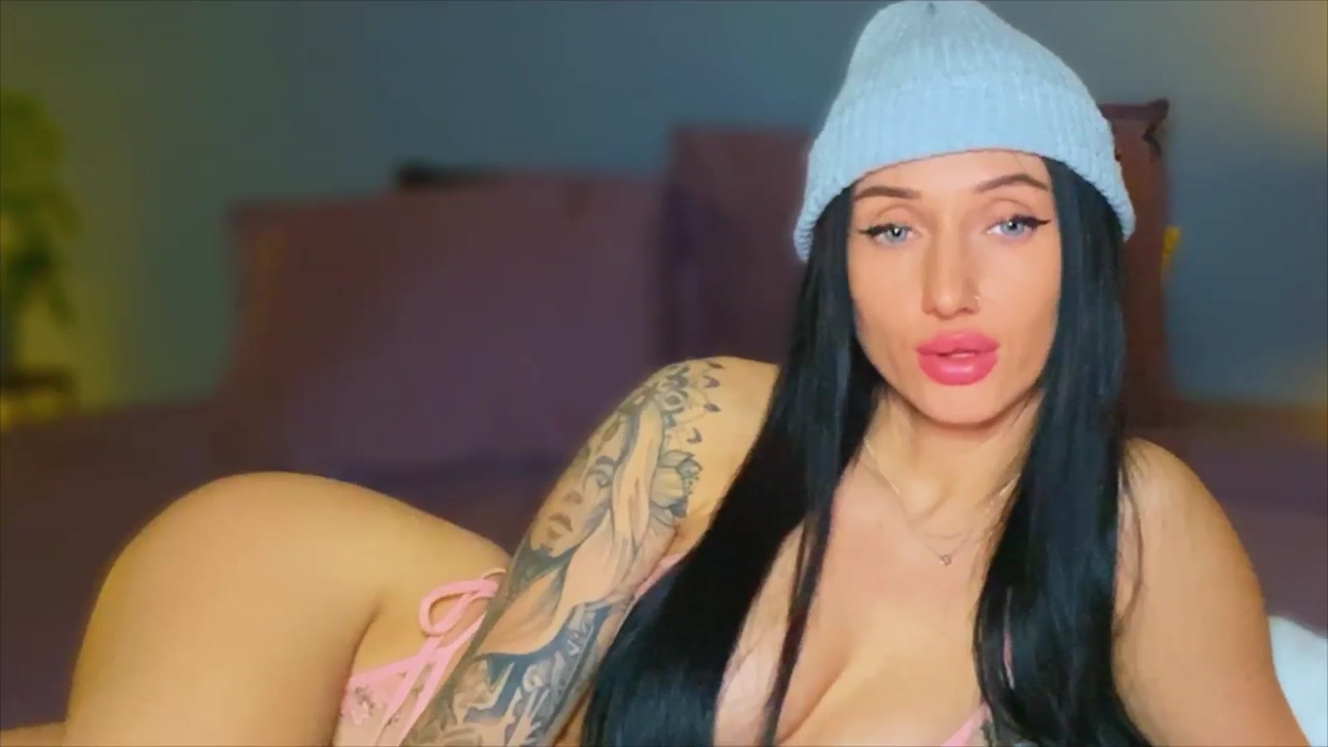 Gallery image thumbnail from AlexaAlexx's myfreecams stream on, 12/06/2023, 15:16 image 6 of 20