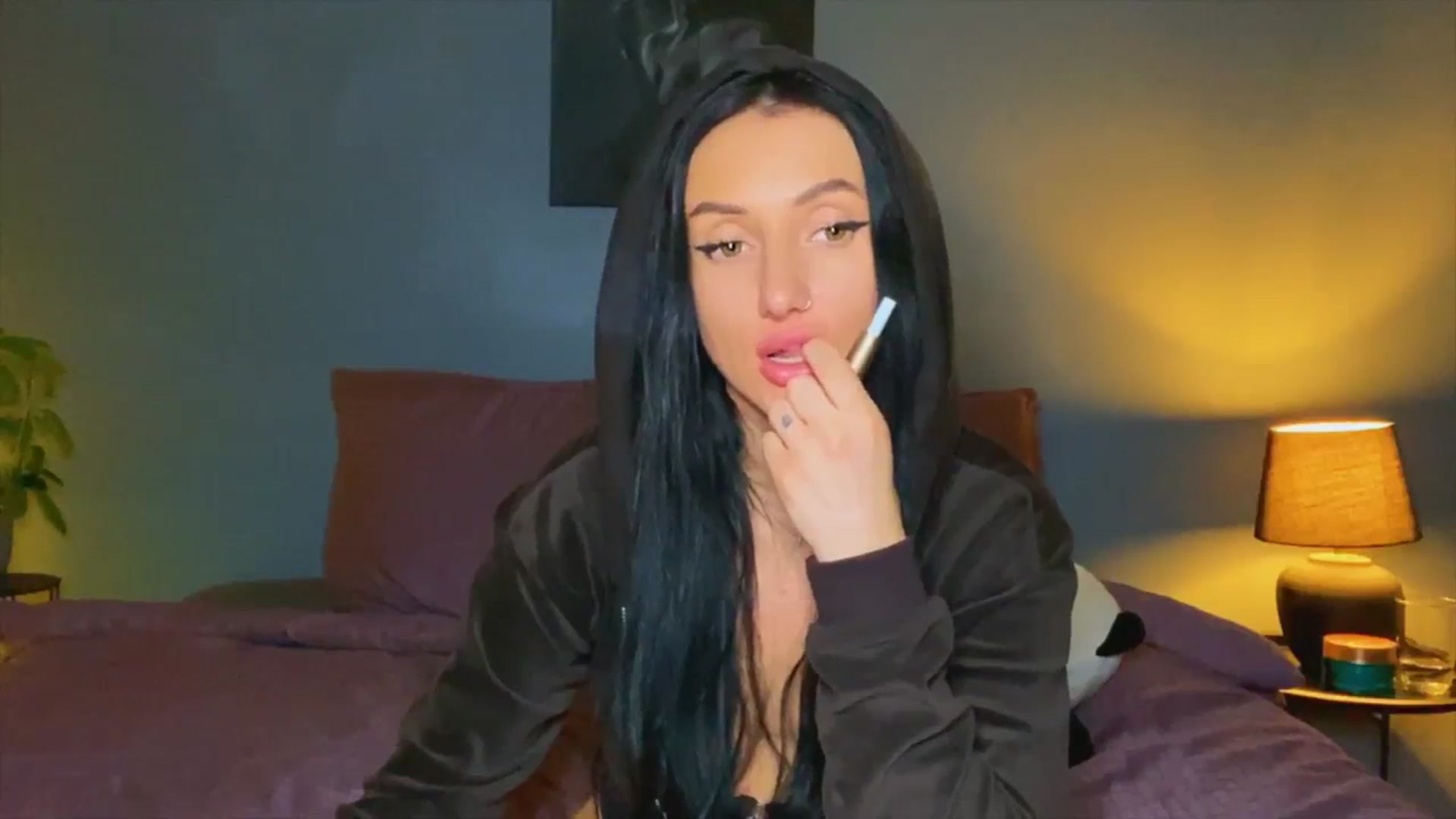 Gallery image thumbnail from AlexaAlexx's myfreecams stream on, 12/07/2023, 17:17 image 18 of 20