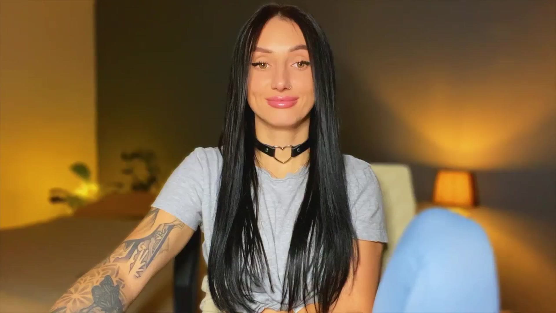 Gallery image thumbnail from AlexaAlexx's myfreecams stream on, 12/11/2023, 07:24 image 4 of 20