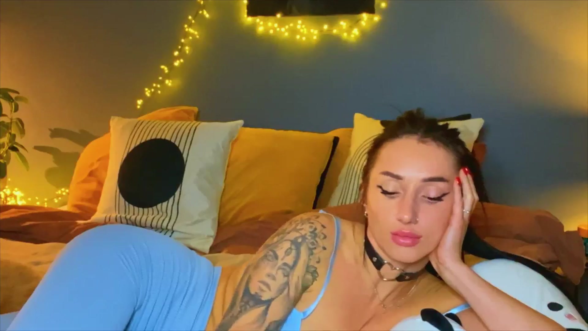 Gallery image thumbnail from AlexaAlexx's myfreecams stream on, 12/11/2023, 16:42 image 11 of 20