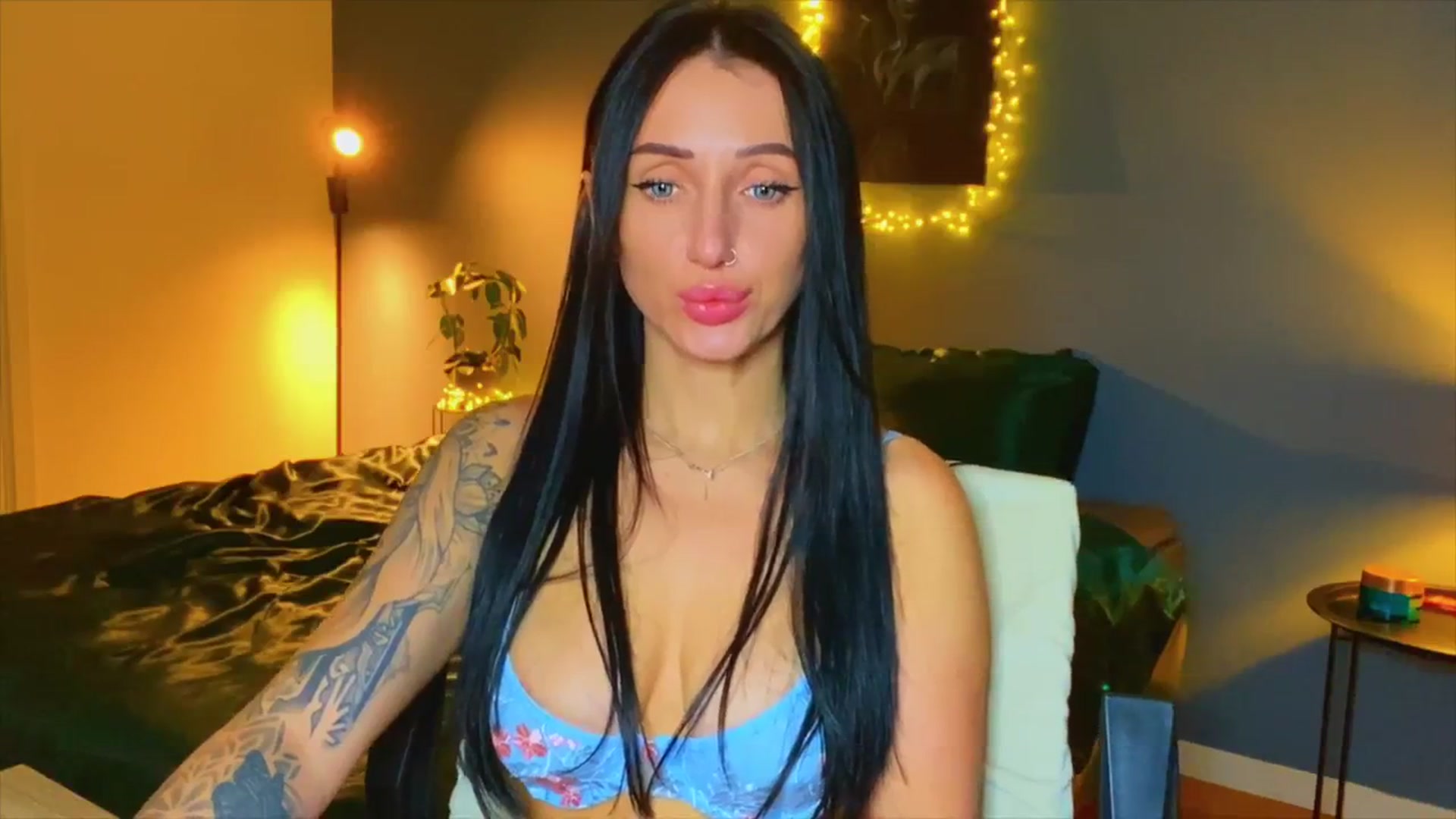 Gallery image thumbnail from AlexaAlexx's myfreecams stream on, 12/17/2023, 09:51 image 16 of 20