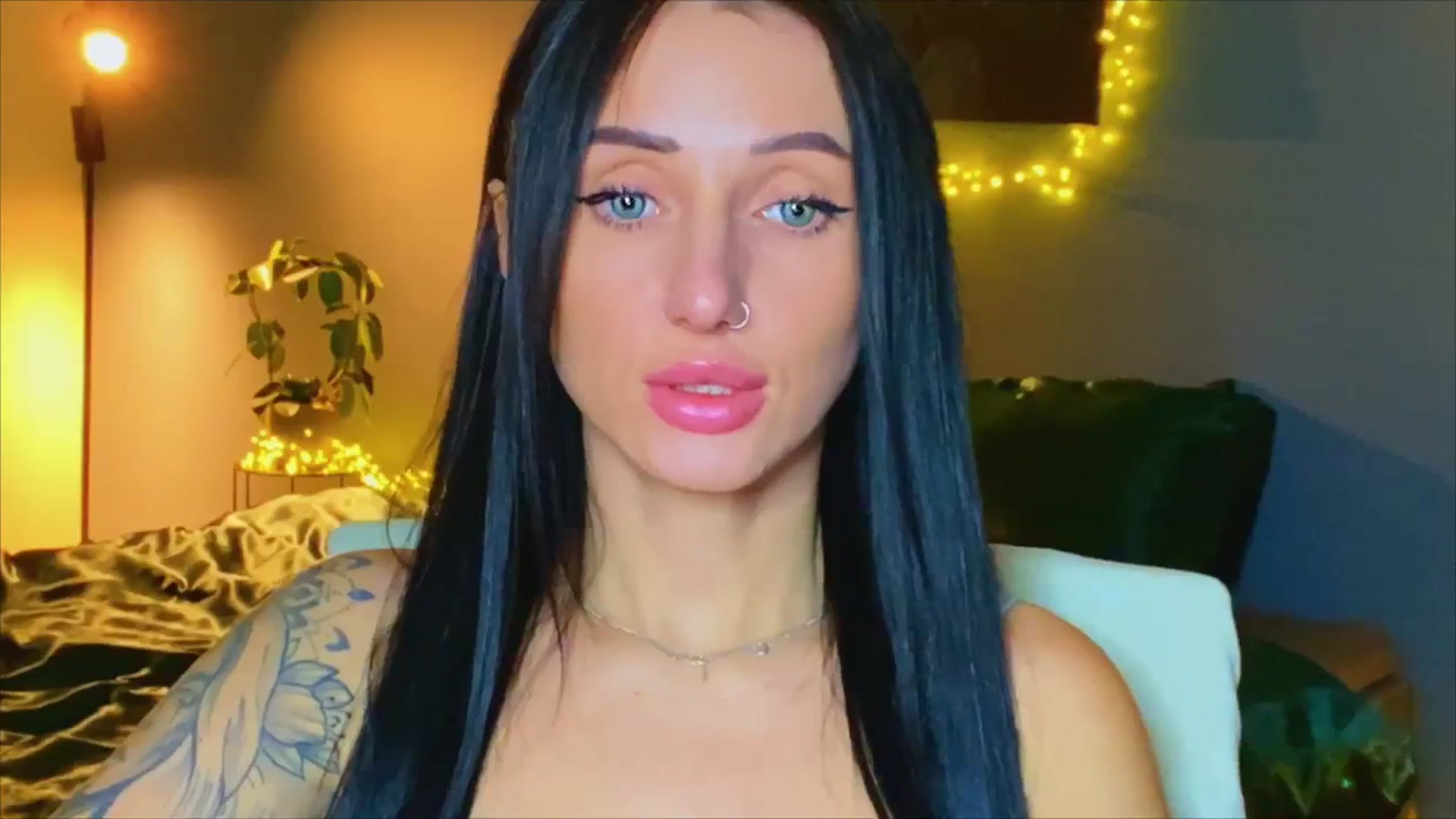 Gallery image thumbnail from AlexaAlexx's myfreecams stream on, 12/17/2023, 09:51 image 3 of 20
