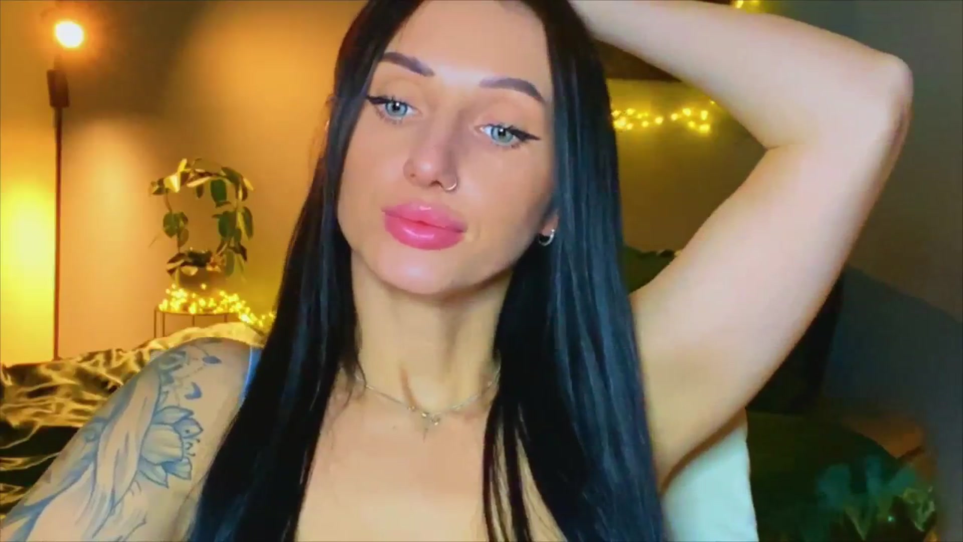 Gallery image thumbnail from AlexaAlexx's myfreecams stream on, 12/17/2023, 09:51 image 2 of 20