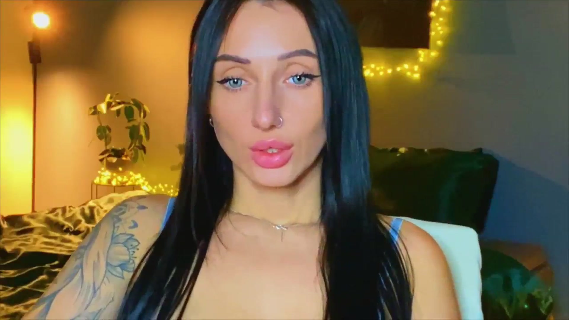 Gallery image thumbnail from AlexaAlexx's myfreecams stream on, 12/17/2023, 09:51 image 4 of 20