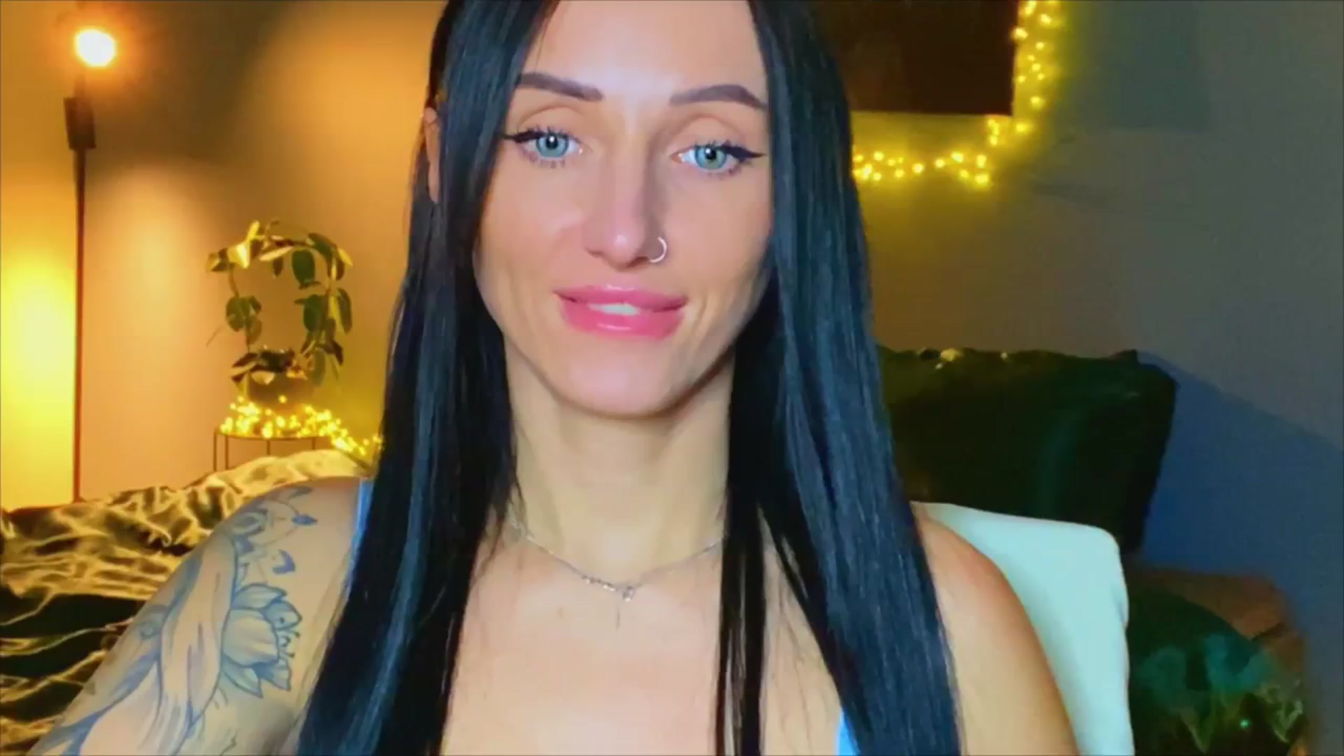 Gallery image thumbnail from AlexaAlexx's myfreecams stream on, 12/17/2023, 09:51 image 1 of 20