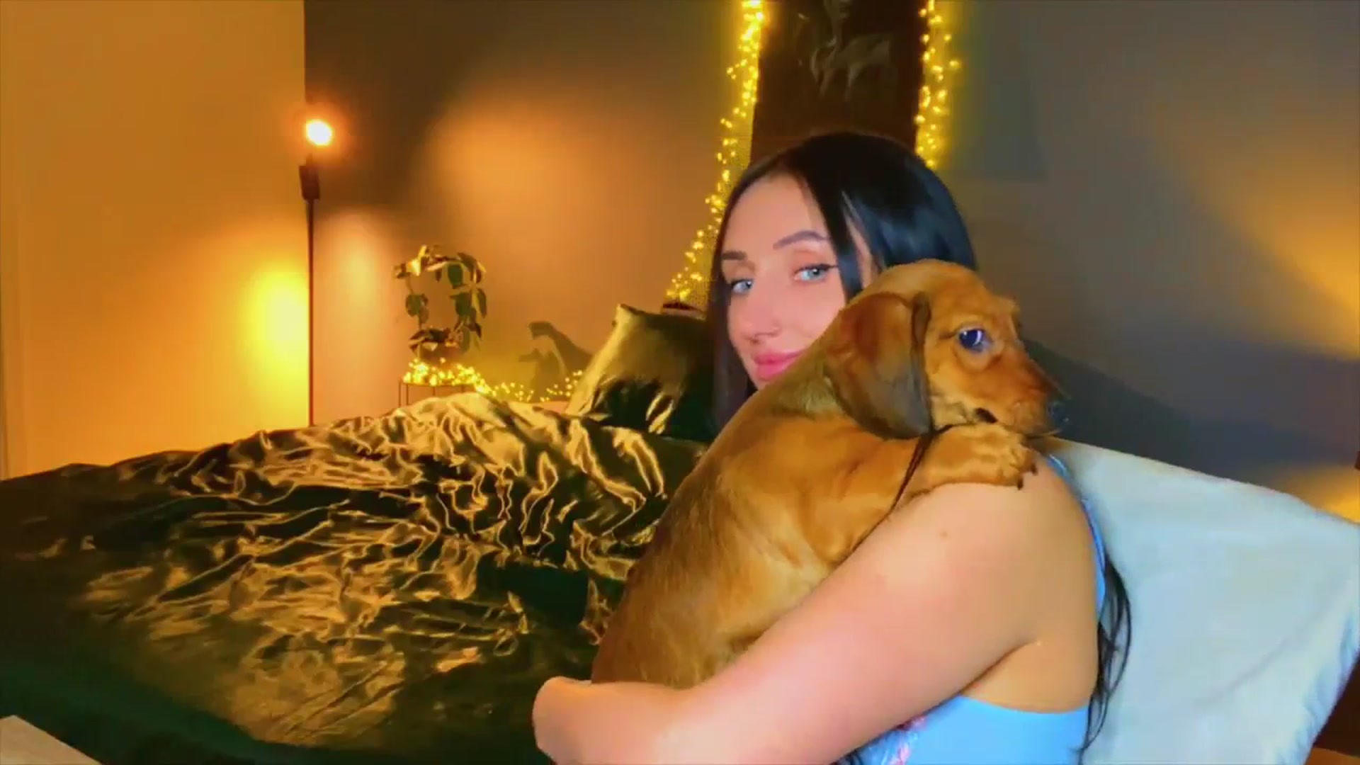 Gallery image thumbnail from AlexaAlexx's myfreecams stream on, 12/17/2023, 09:51 image 17 of 20