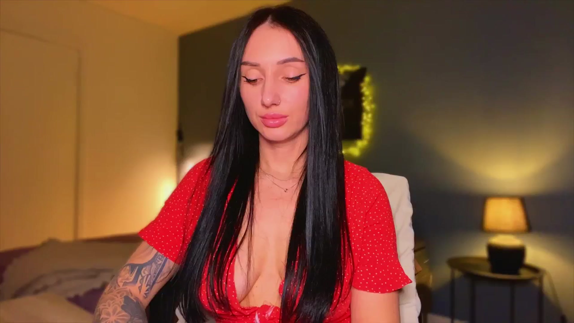 Gallery image thumbnail from AlexaAlexx's myfreecams stream on, 12/19/2023, 15:41 image 7 of 20