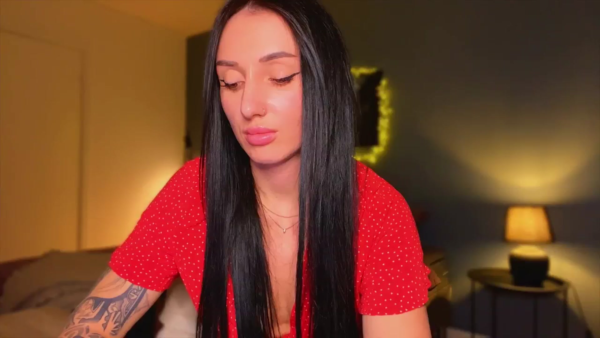 Gallery image thumbnail from AlexaAlexx's myfreecams stream on, 12/19/2023, 15:41 image 6 of 20