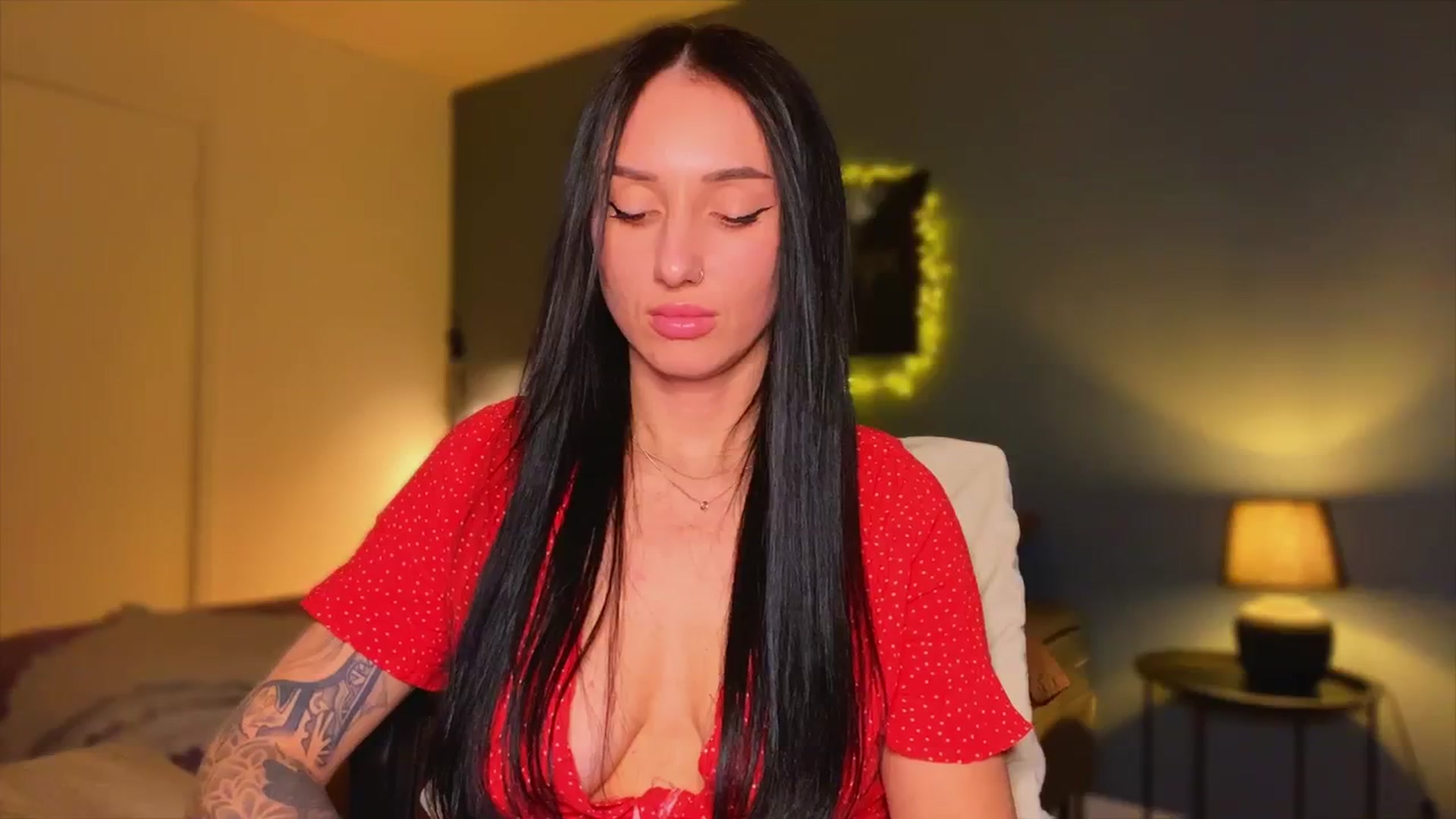 Gallery image thumbnail from AlexaAlexx's myfreecams stream on, 12/19/2023, 15:41 image 8 of 20